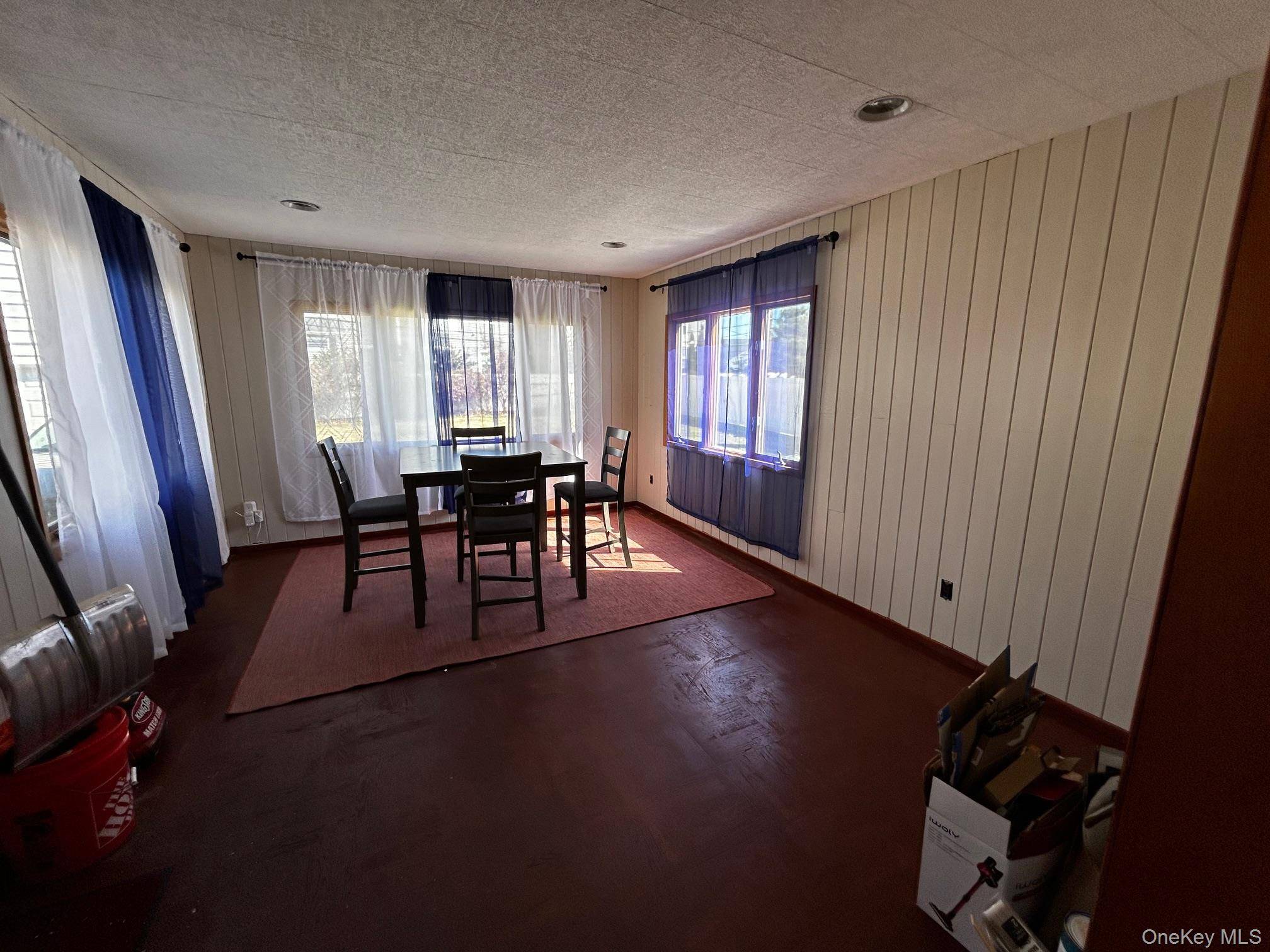 Casa de 4 Dormitorios en Venta en Uniondale - Nueva York - EE. UU. - 8
