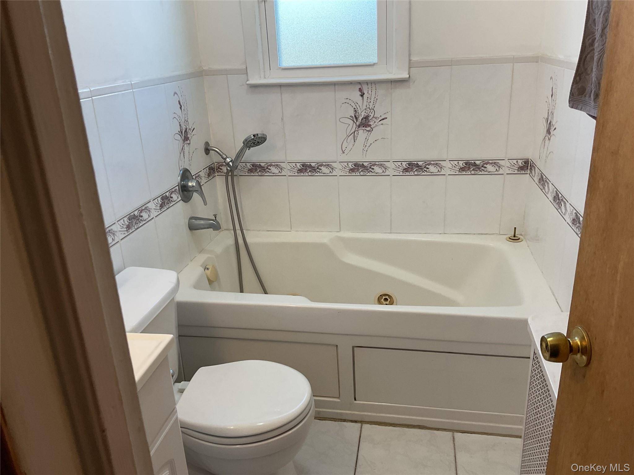Casa com 4 Quartos à Venda em Uniondale - Nova Iorque - EUA - 2