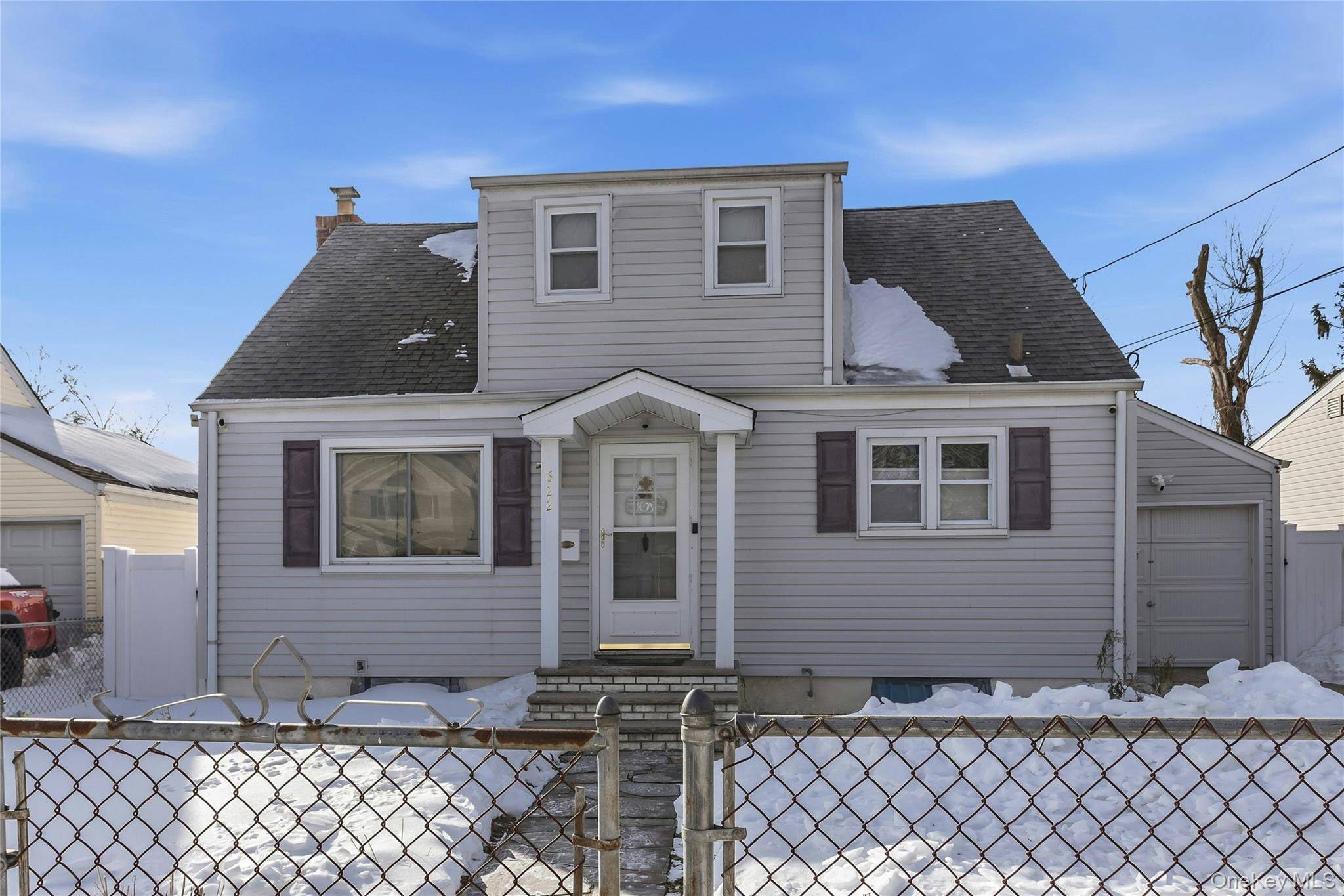 Casa de 4 Dormitorios en Venta en Uniondale - Nueva York - EE. UU. - 2