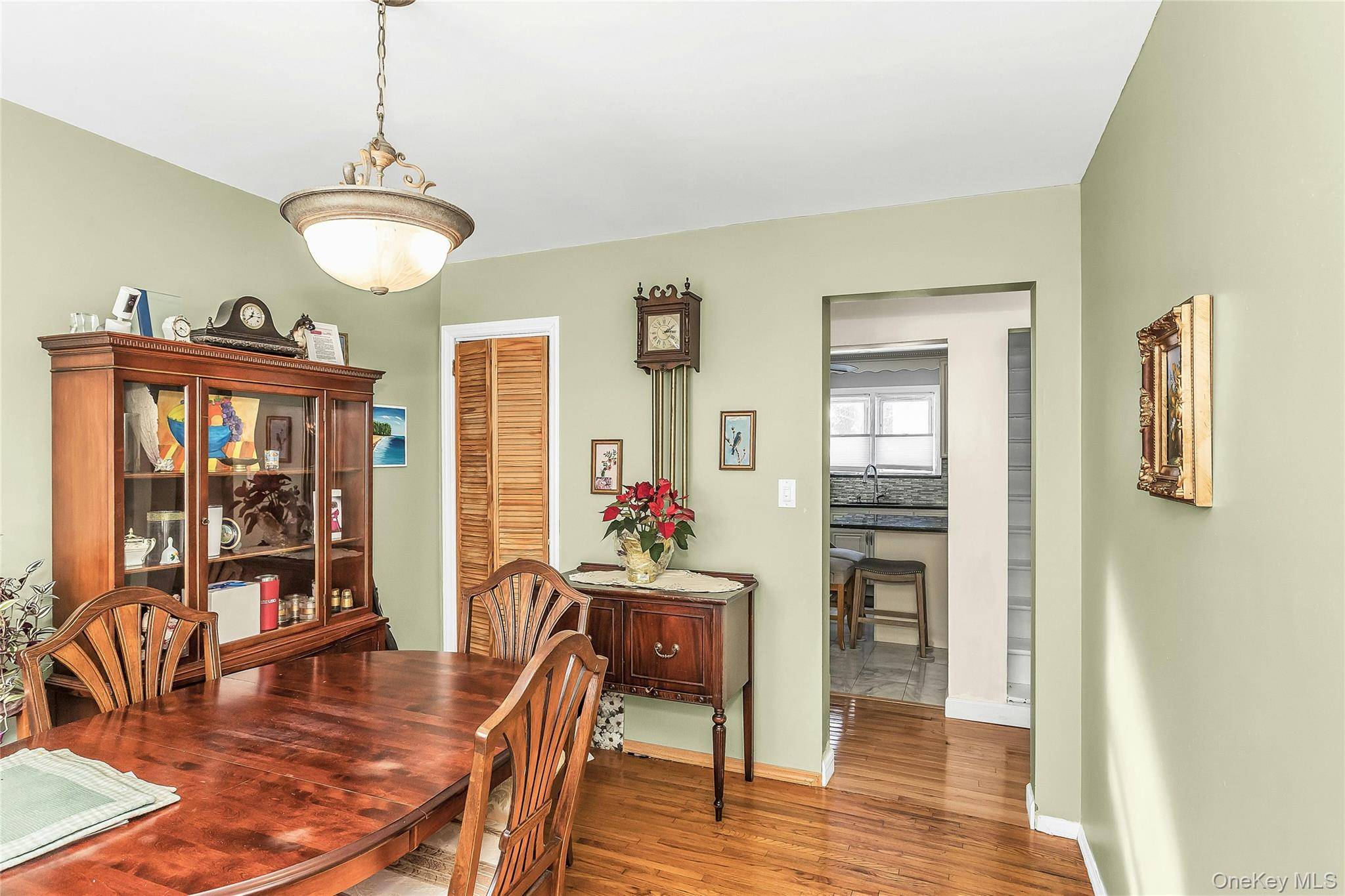 Casa de 4 Dormitorios en Venta en Uniondale - Nueva York - EE. UU. - 4