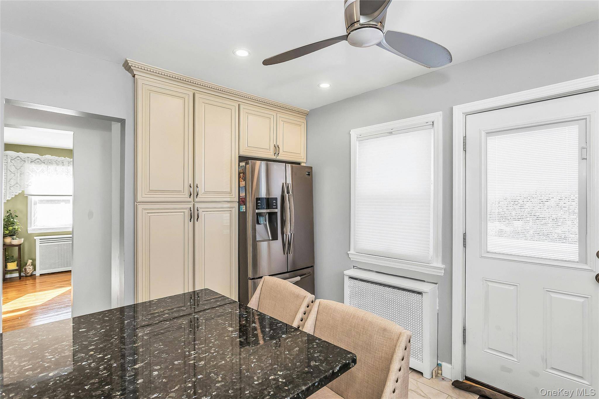 Casa de 4 Dormitorios en Venta en Uniondale - Nueva York - EE. UU. - 6