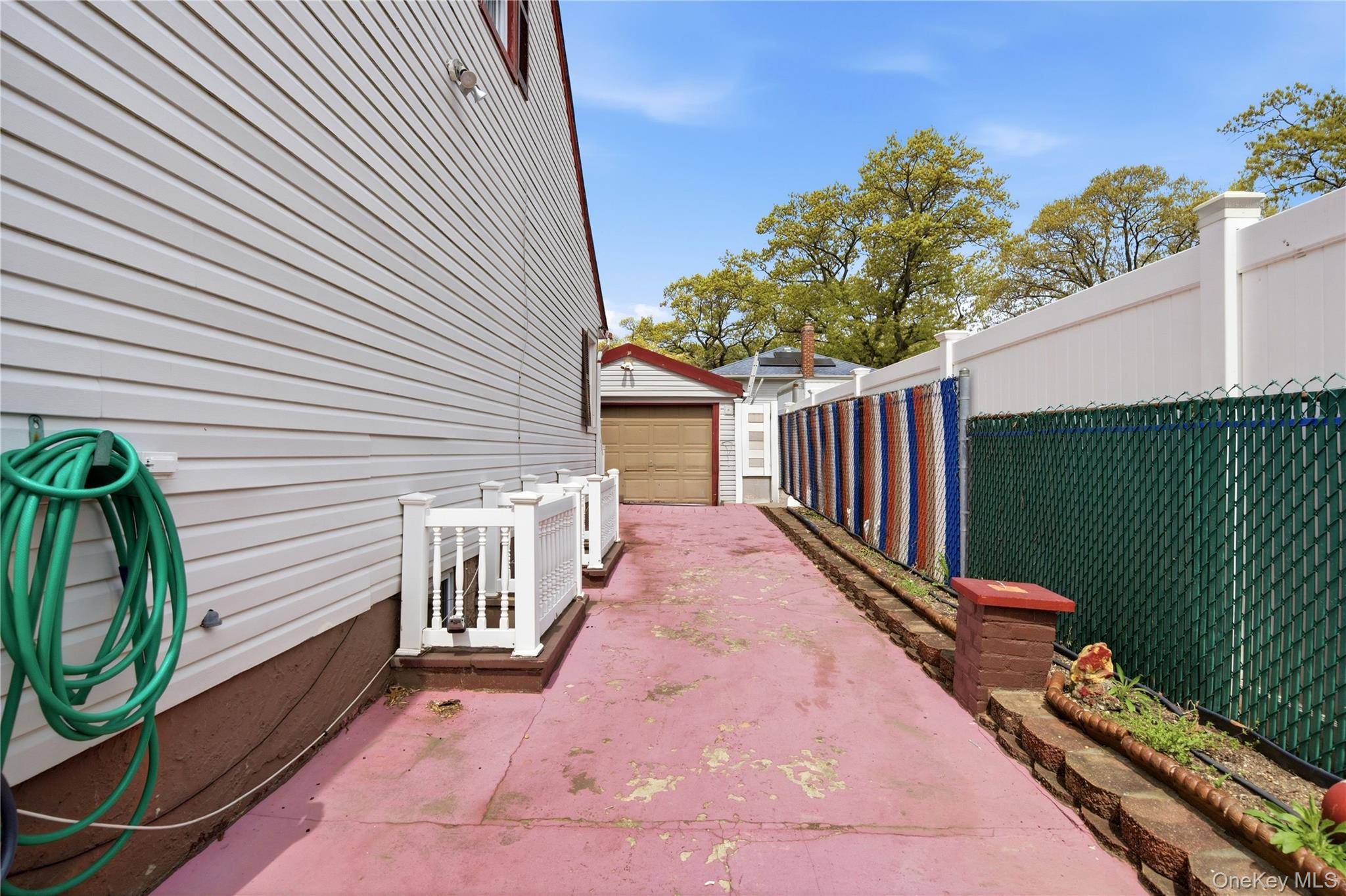 Casa com 4 Quartos à Venda em Uniondale - Nova Iorque - EUA - 2