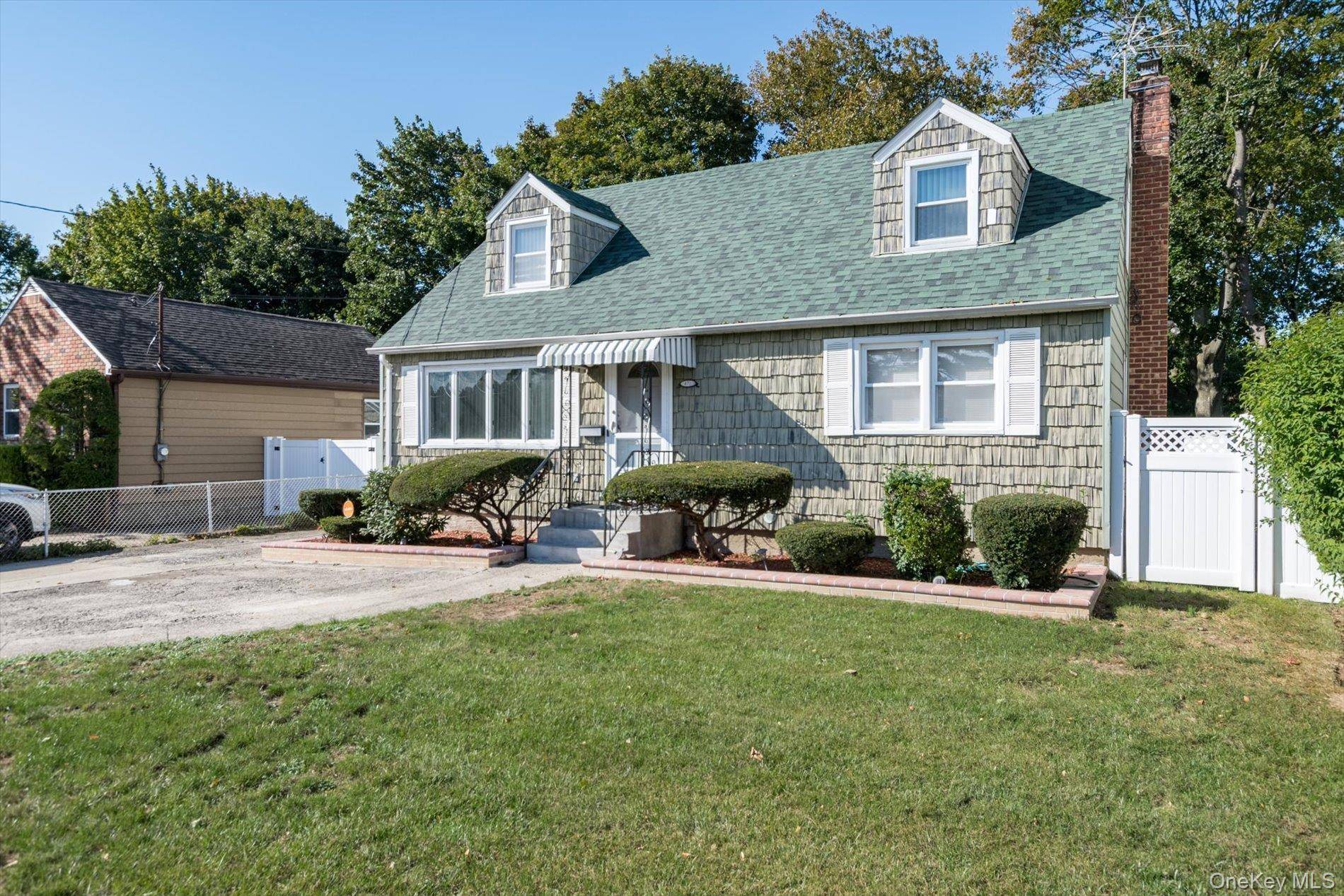 Casa de 4 Dormitorios en Venta en Uniondale - Nueva York - EE. UU. - 3
