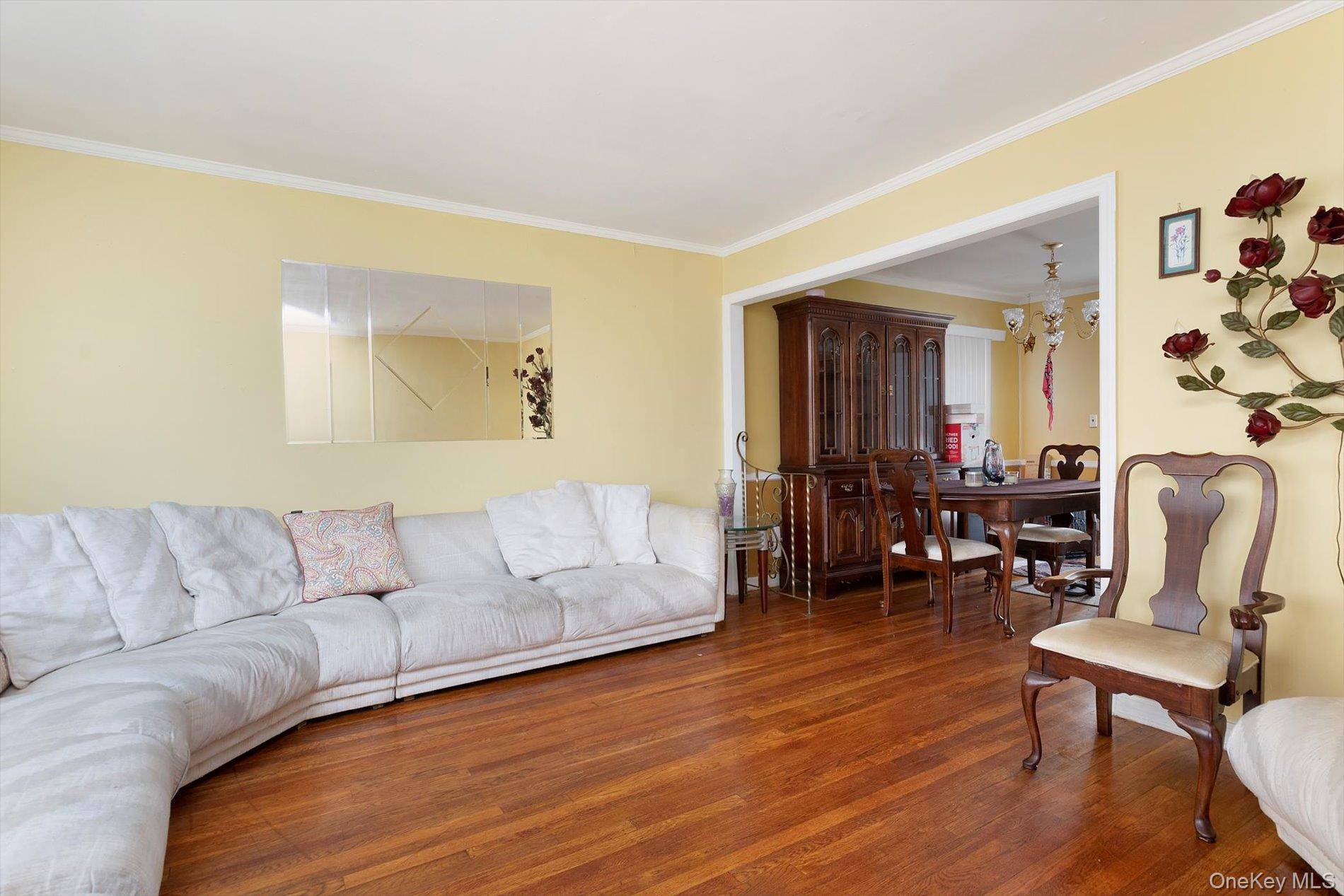 Casa de 4 Dormitorios en Venta en Uniondale - Nueva York - EE. UU. - 4