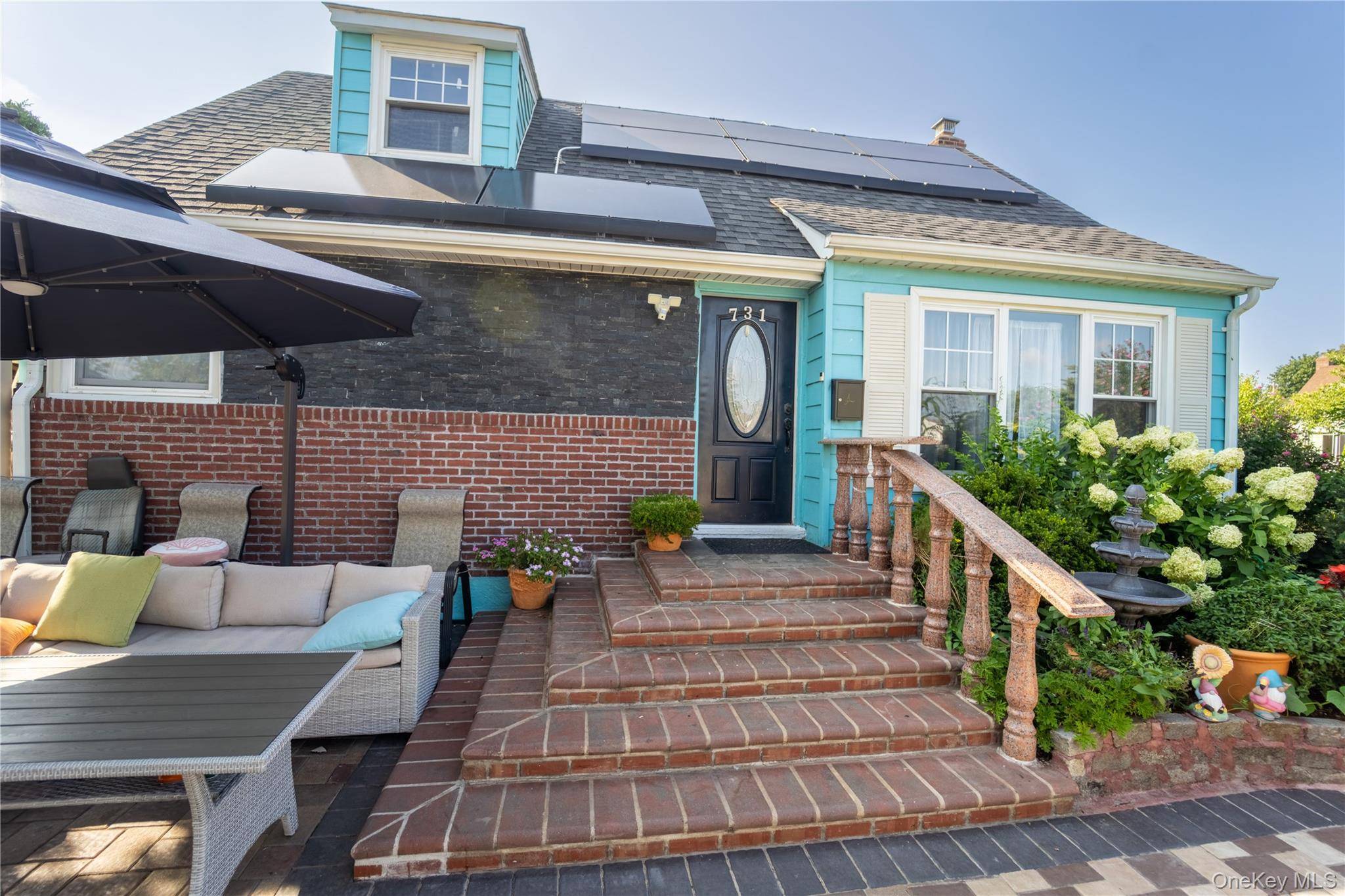 Casa de 4 Dormitorios en Venta en Uniondale - Nueva York - EE. UU. - 1