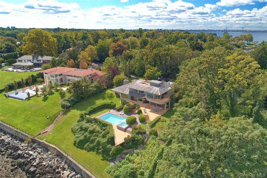 Casa com 5 Quartos à Beira-Mar à Venda em Great Neck - NY - EUA - 5