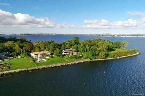 Casa com 5 Quartos à Beira-Mar à Venda em Great Neck - NY - EUA - 8