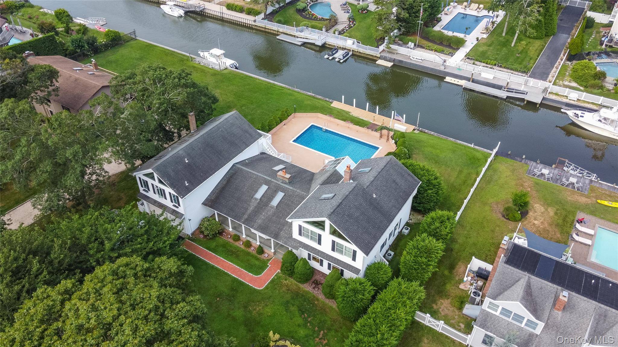 Casa com 5 Quartos à Beira-Mar à Venda em Hampton Bays - Nova Iorque - EUA - 1