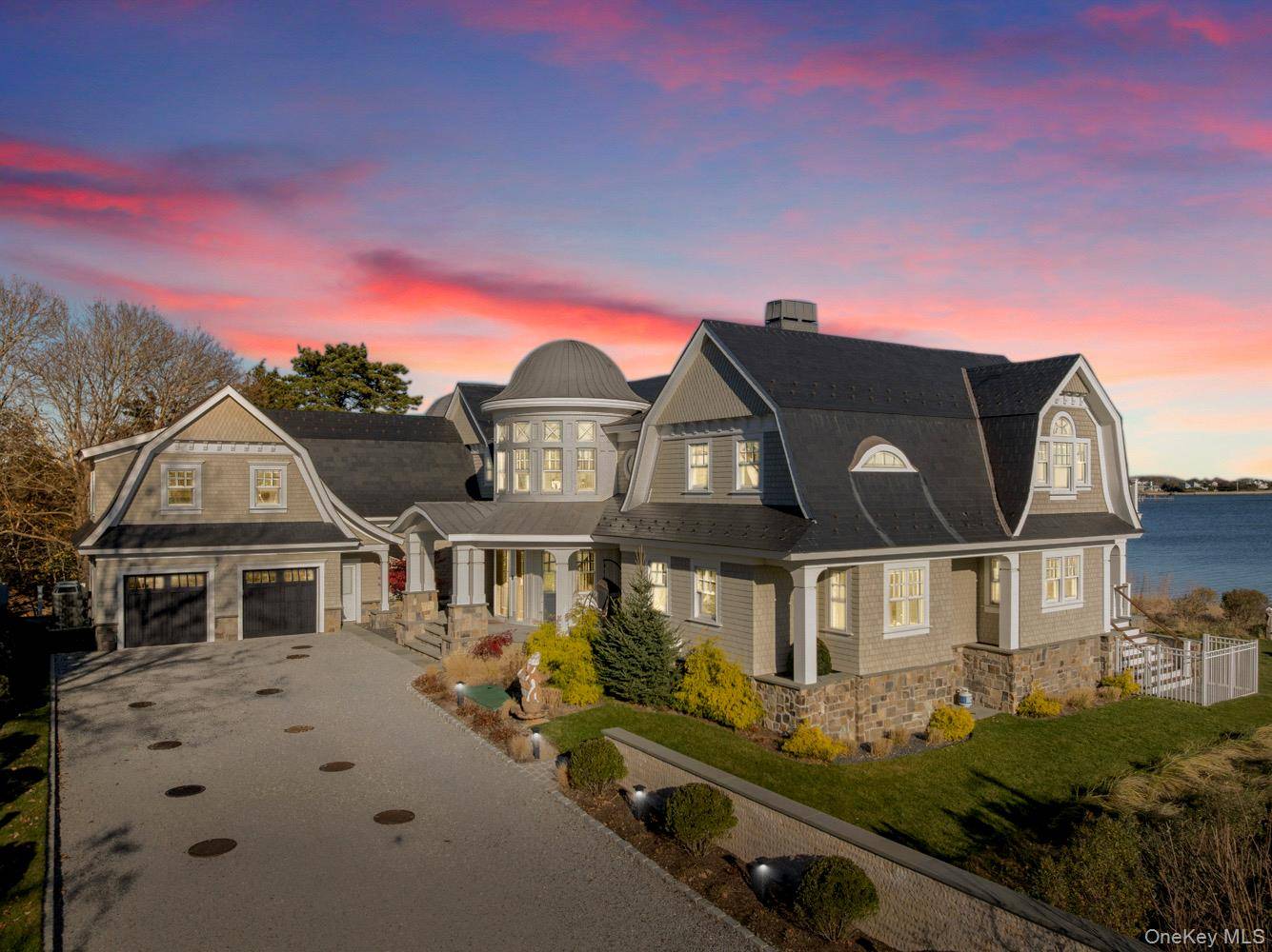 Casa de 5 Dormitorios Frente al Mar en Venta en Hampton Bays - Nueva York - EE. UU. - 1