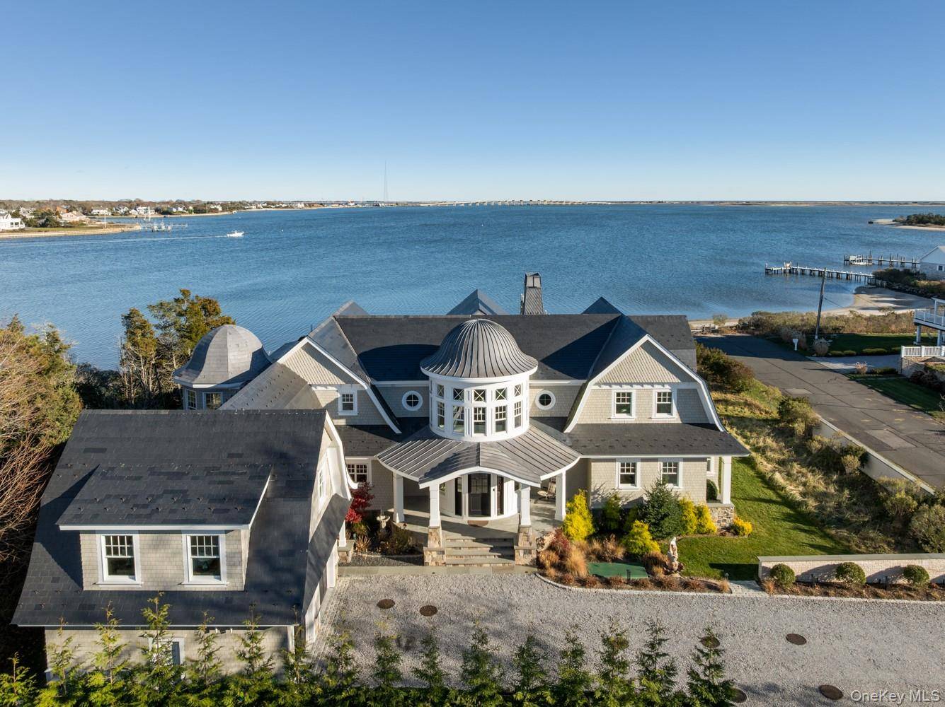 Casa de 5 Dormitorios Frente al Mar en Venta en Hampton Bays - Nueva York - EE. UU. - 3