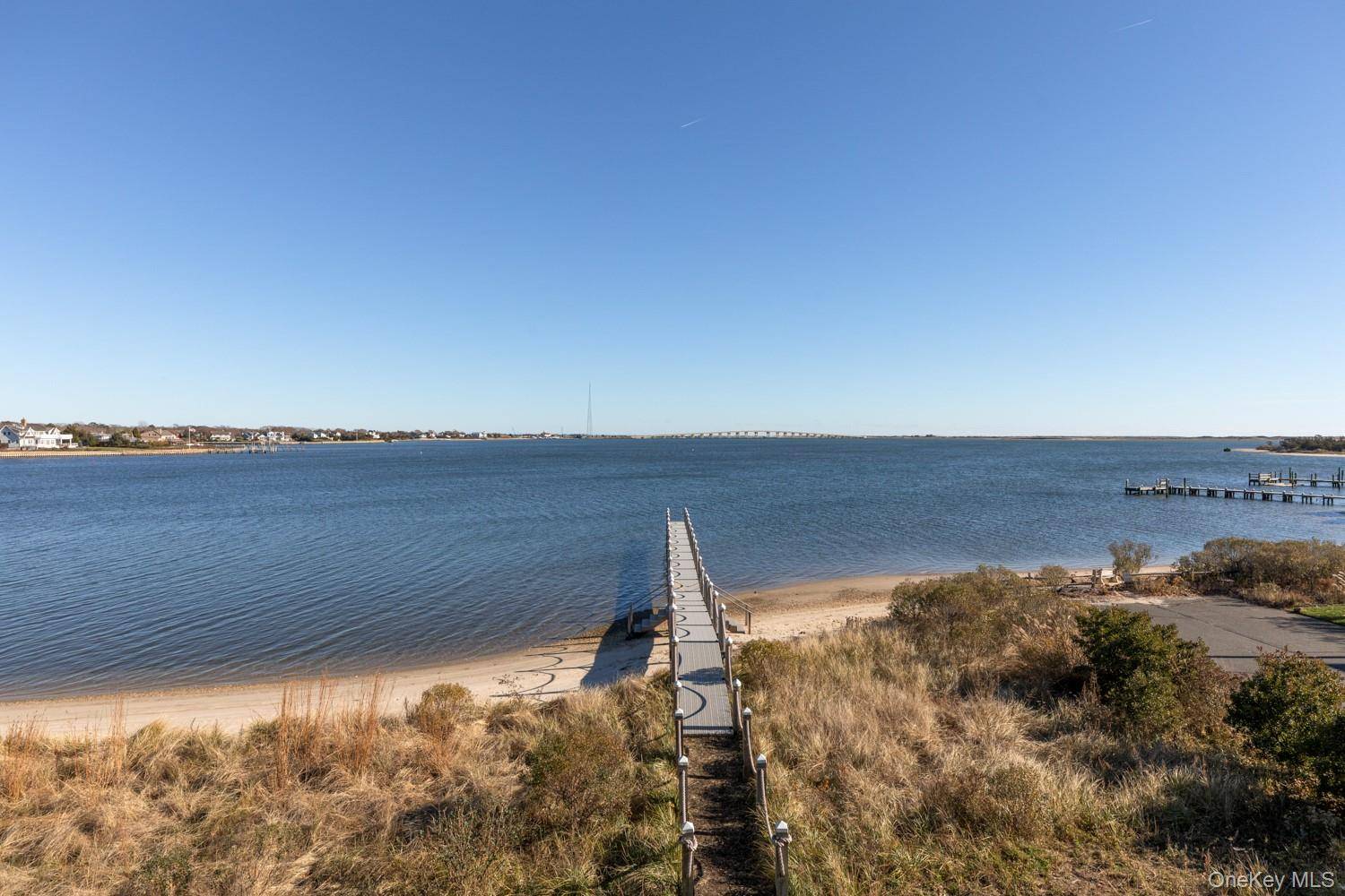Casa de 5 Dormitorios Frente al Mar en Venta en Hampton Bays - Nueva York - EE. UU. - 4