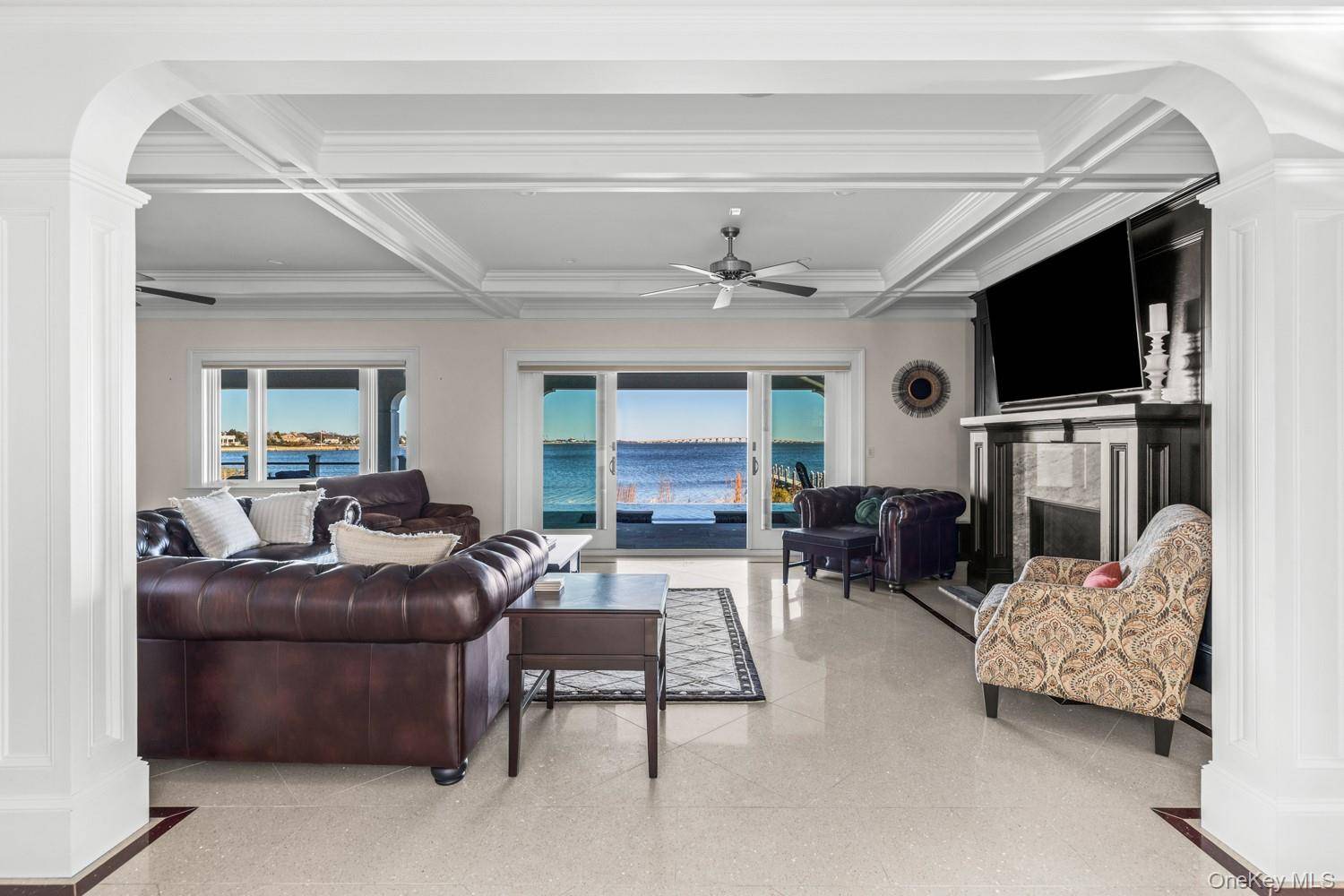 Casa de 5 Dormitorios Frente al Mar en Venta en Hampton Bays - Nueva York - EE. UU. - 6