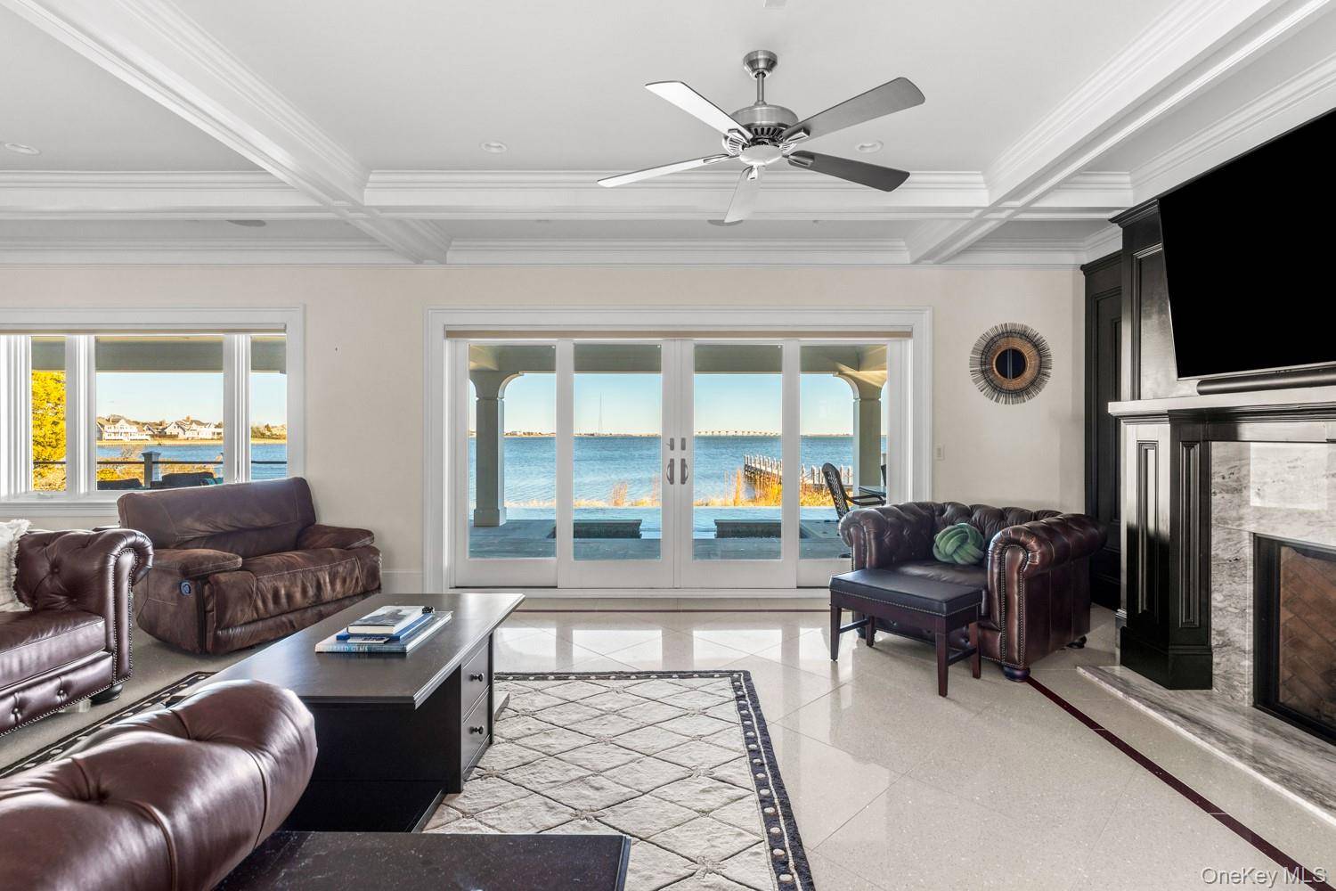 Casa de 5 Dormitorios Frente al Mar en Venta en Hampton Bays - Nueva York - EE. UU. - 7