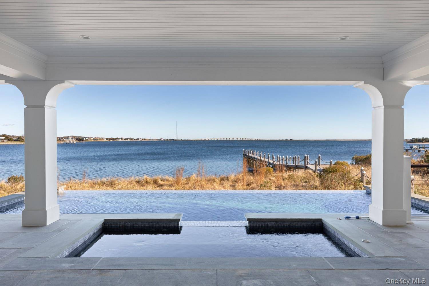 Casa de 5 Dormitorios Frente al Mar en Venta en Hampton Bays - Nueva York - EE. UU. - 8