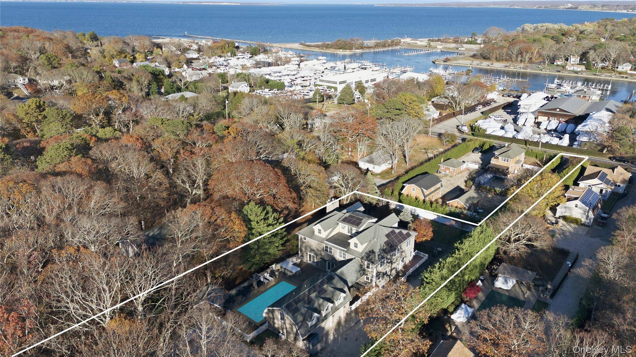 Casa de 5 Dormitorios Frente al Mar en Venta en Hampton Bays - Nueva York - EE. UU. - 2