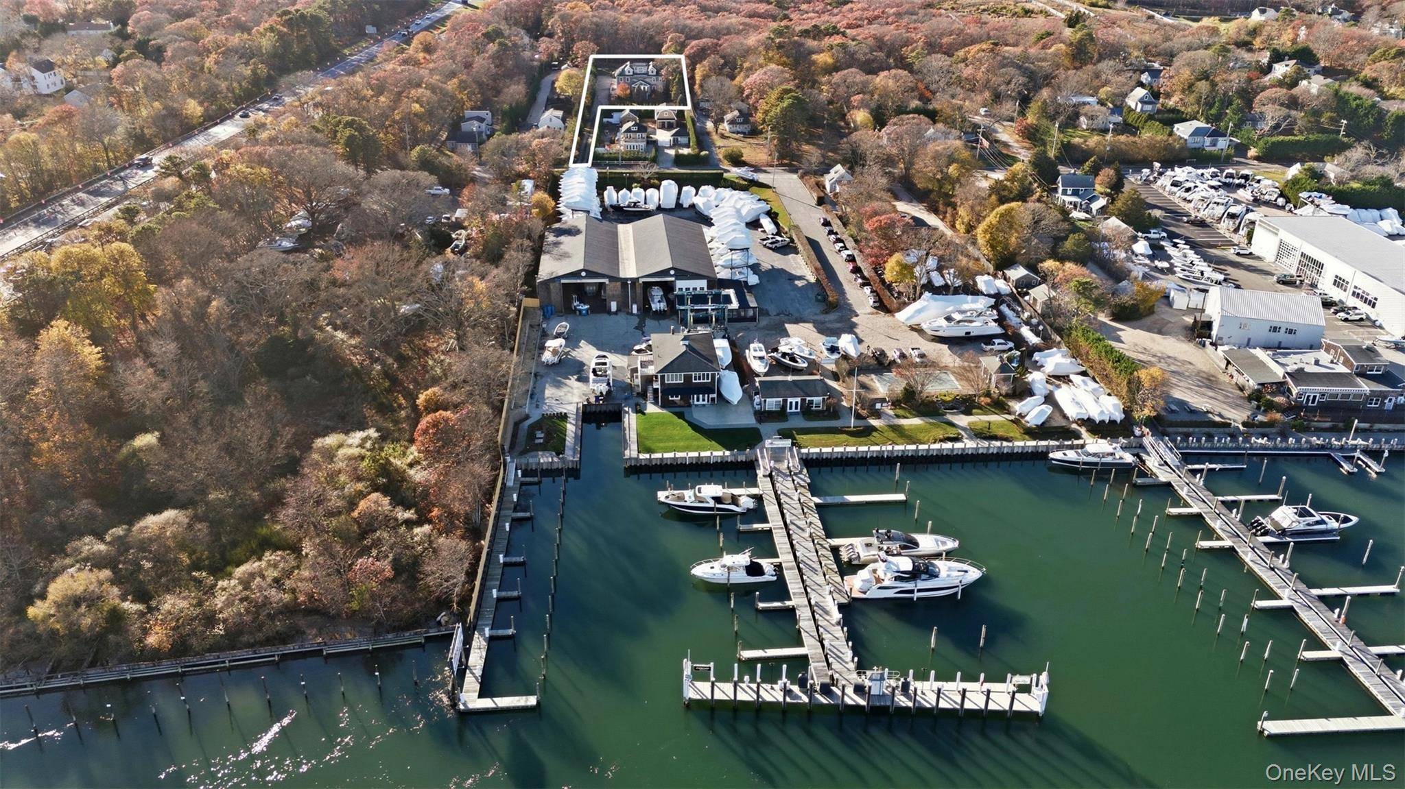 Casa de 5 Dormitorios Frente al Mar en Venta en Hampton Bays - Nueva York - EE. UU. - 3