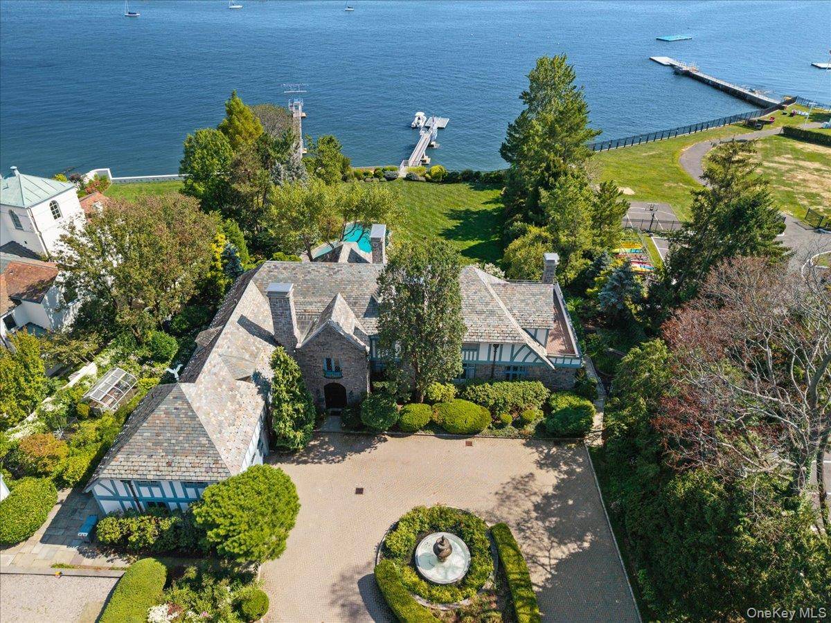 Casa com 5 Quartos à Beira-Mar à Venda em Larchmont - Nova Iorque - EUA - 1