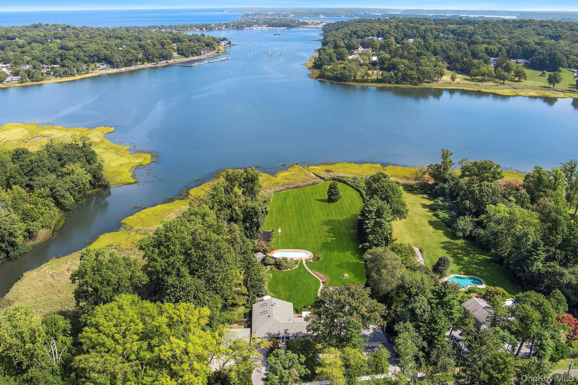 Casa com 5 Quartos à Beira-Mar à Venda em Locust Valley - Nova Iorque - EUA - 1