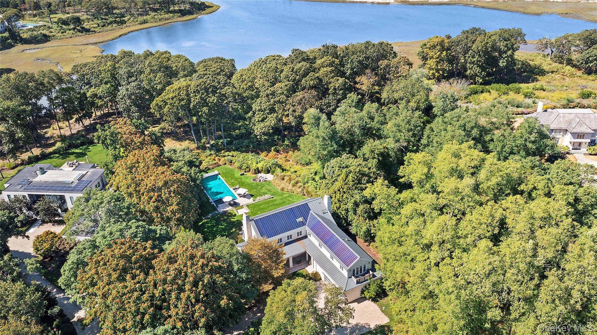 Casa com 5 Quartos à Beira-Mar à Venda em Sag Harbor - NY - EUA - 2