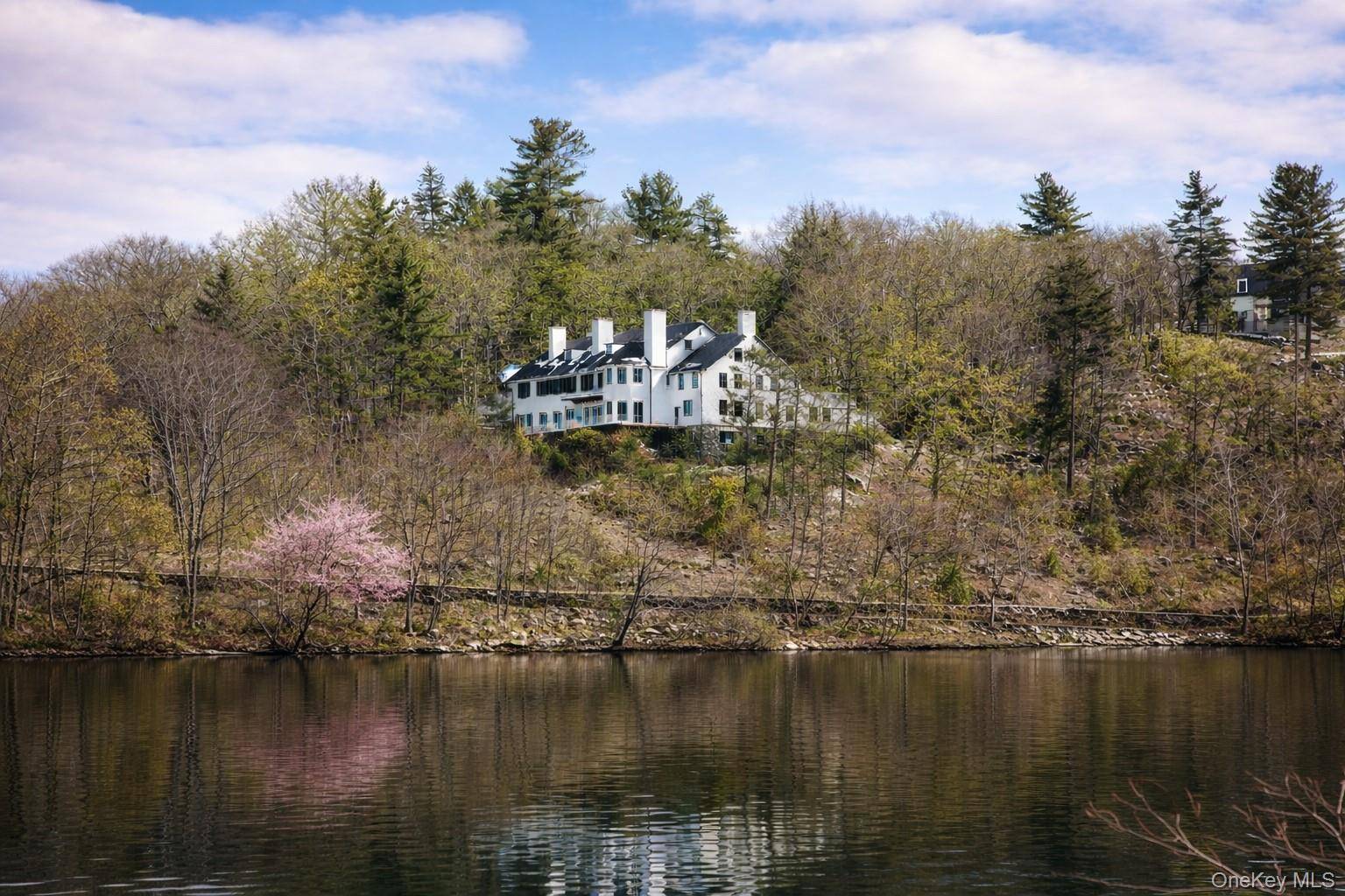 Casa com 5 Quartos à Beira-Mar à Venda em Tuxedo Park - Nova Iorque - EUA - 1