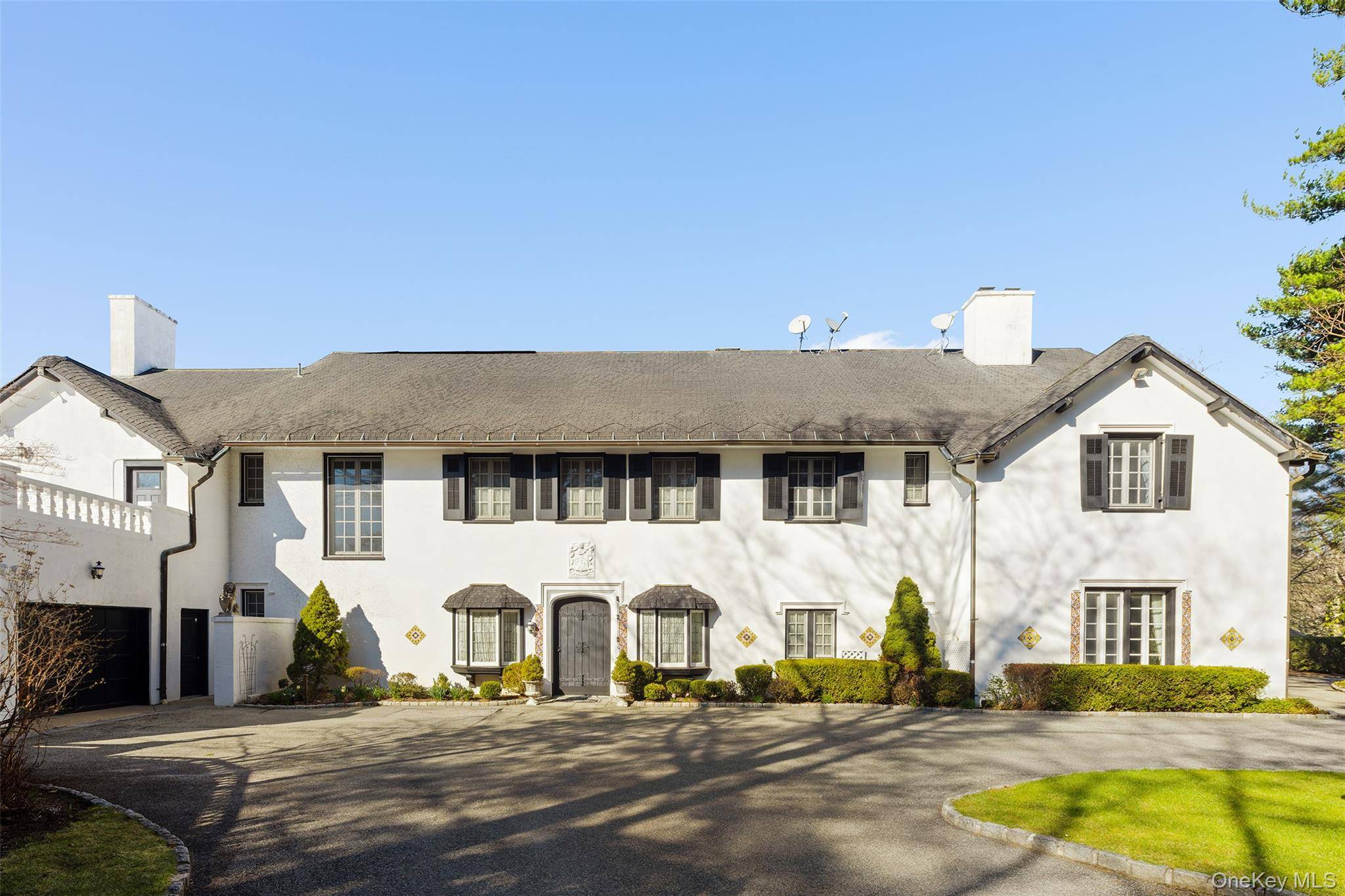 Casa com 5 Quartos à Beira-Mar à Venda em Tuxedo Park - Nova Iorque - EUA - 2