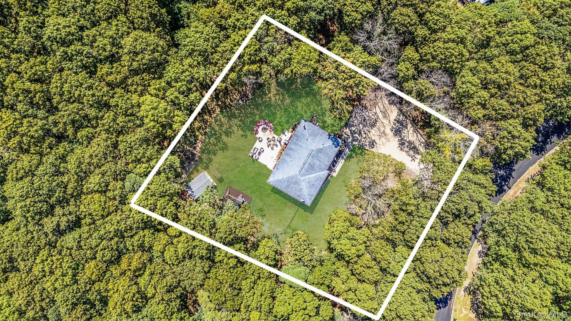 Casa com 5 Quartos à Venda em Hampton Bays - Nova Iorque - EUA - 1