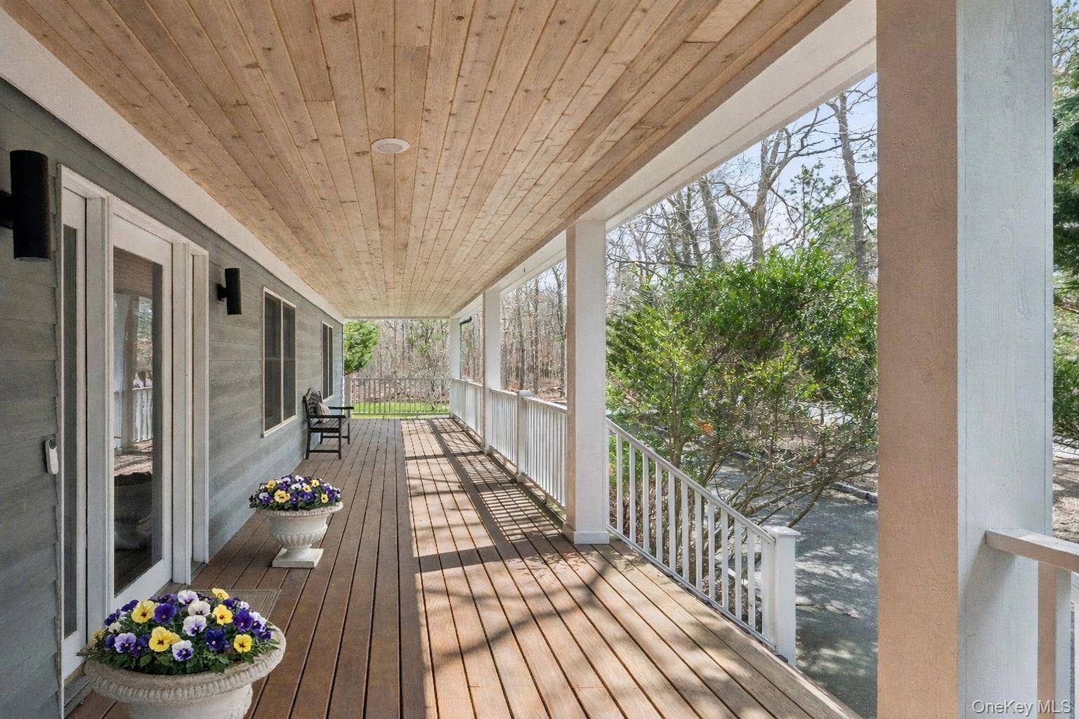 Casa com 5 Quartos à Venda em Hampton Bays - Nova Iorque - EUA - 1