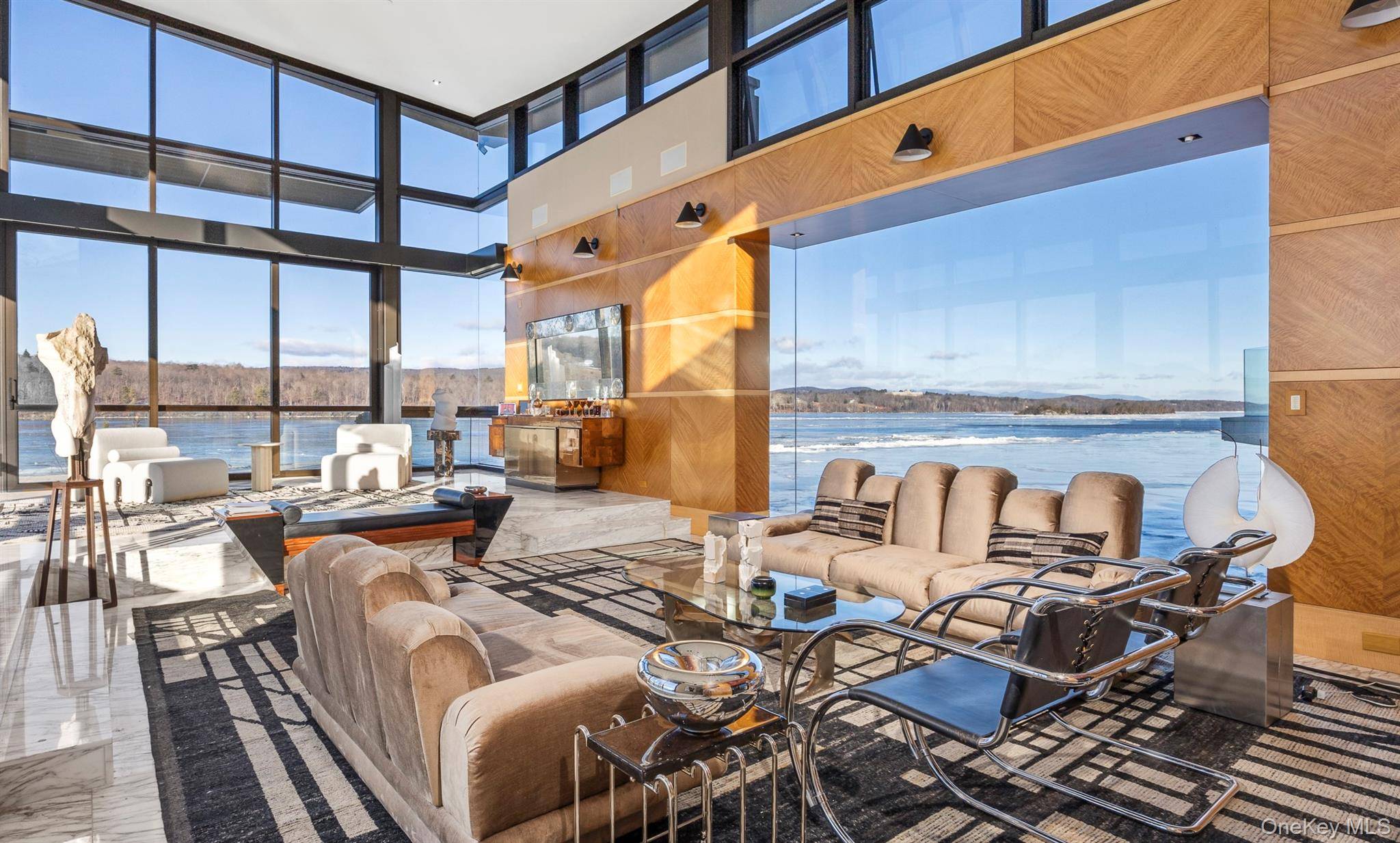 Casa com 5 Quartos à Venda em Hyde Park - NY - EUA - 3