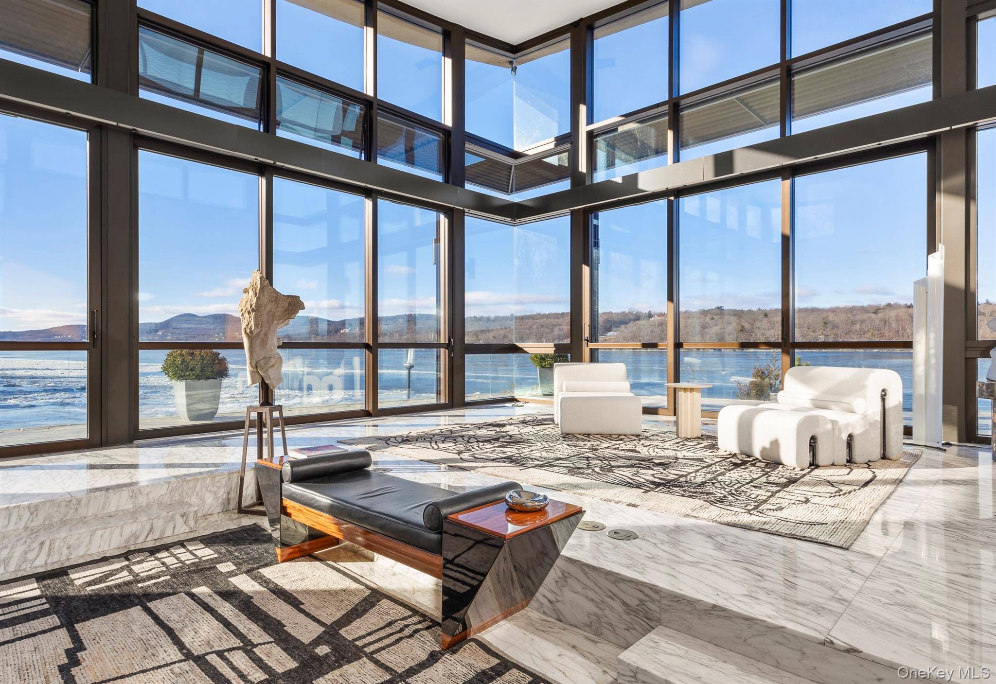 Casa com 5 Quartos à Venda em Hyde Park - NY - EUA - 5