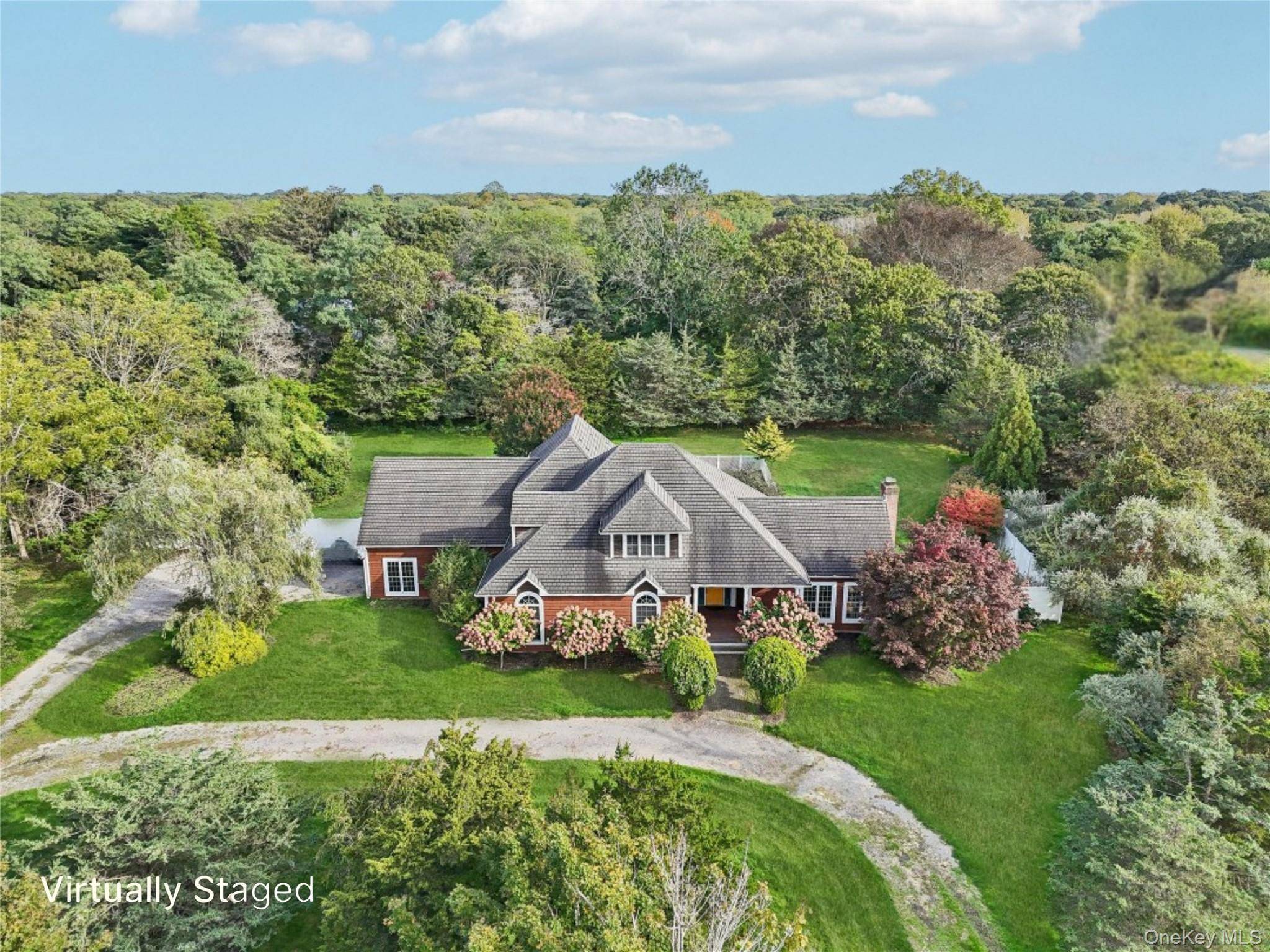 Casa de 5 Dormitorios en Venta en Remsenburg - Nueva York - EE. UU. - 1