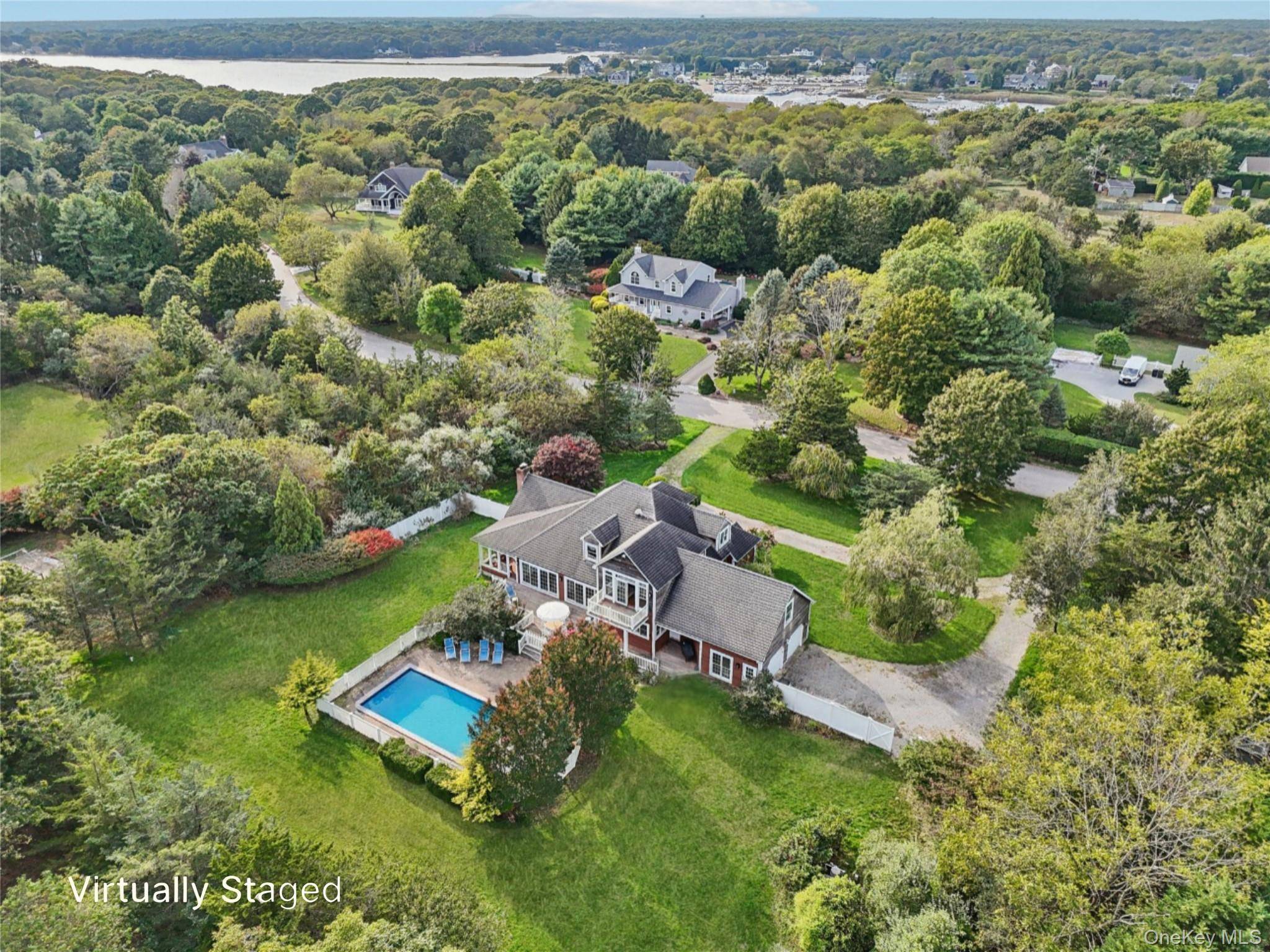 Casa de 5 Dormitorios en Venta en Remsenburg - Nueva York - EE. UU. - 2