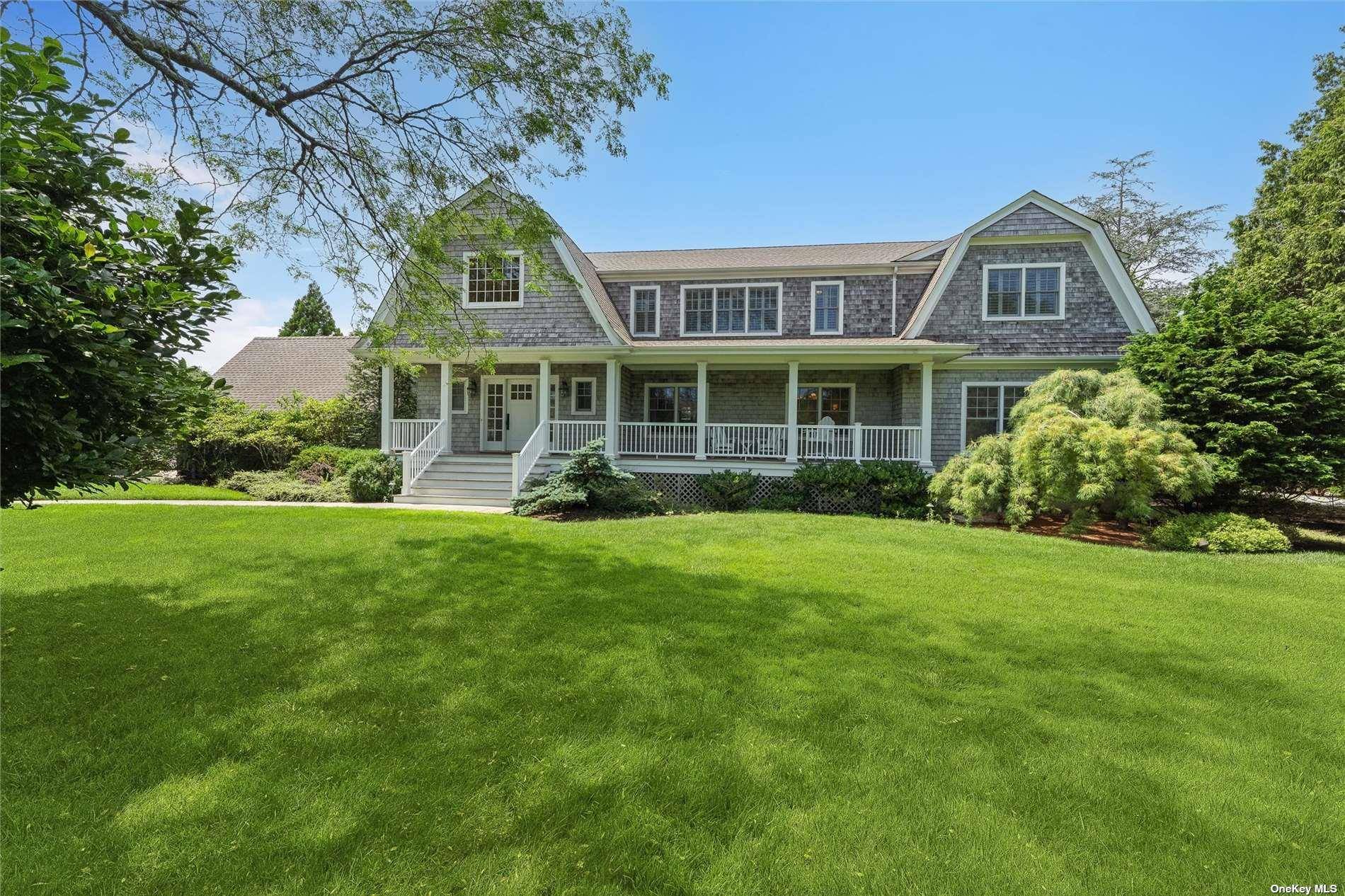 Casa de 5 Dormitorios en Venta en Remsenburg - Nueva York - EE. UU. - 1