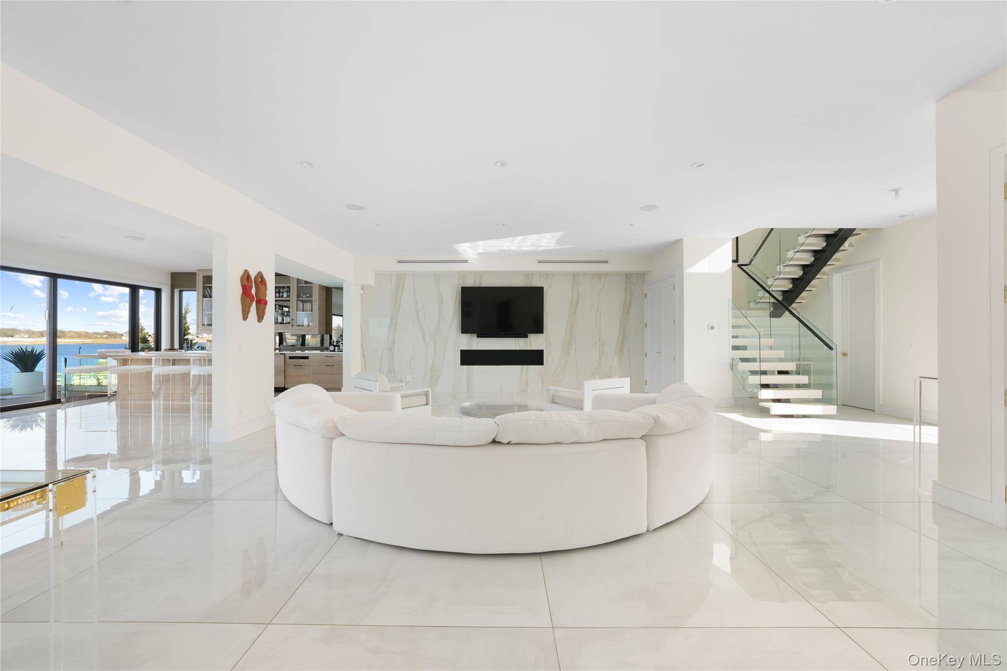 Casa com 6 Quartos à Beira-Mar à Venda em Atlantic Beach - NY - EUA - 2