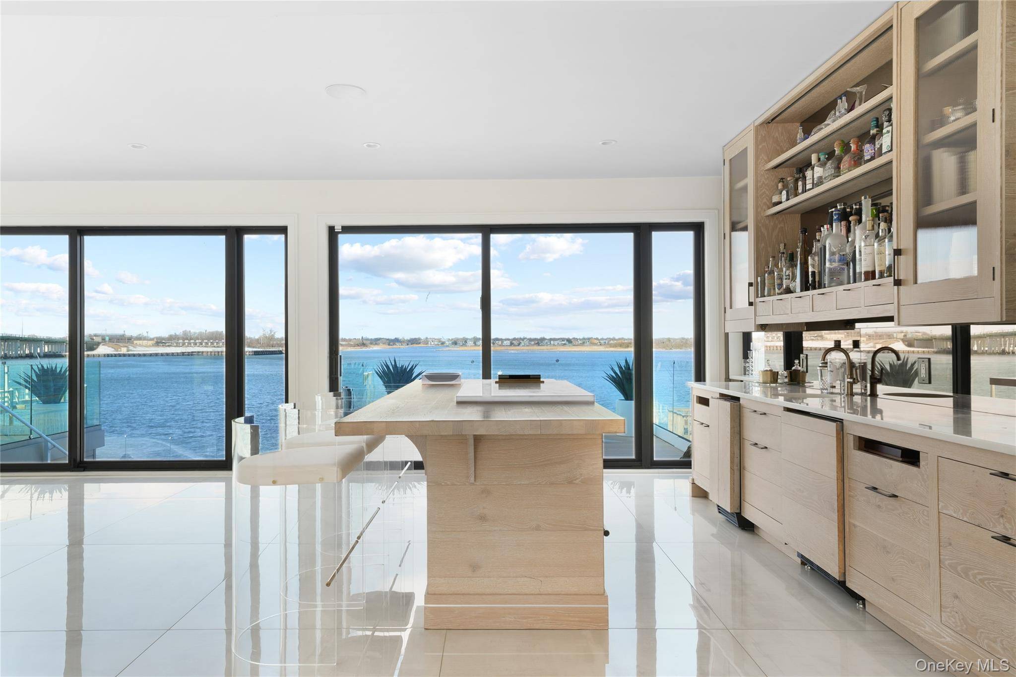 Casa com 6 Quartos à Beira-Mar à Venda em Atlantic Beach - NY - EUA - 8