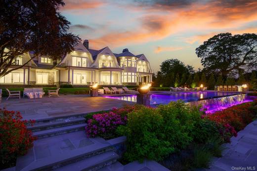 Casa com 6 Quartos à Beira-Mar à Venda em East Setauket - NY - EUA - 3