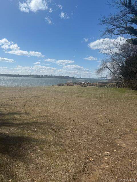 Casa com 6 Quartos à Beira-Mar à Venda em Great Neck - NY - EUA - 3