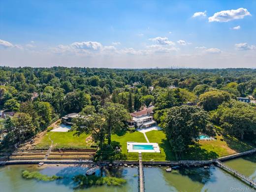 Casa com 6 Quartos à Beira-Mar à Venda em Great Neck - NY - EUA - 4