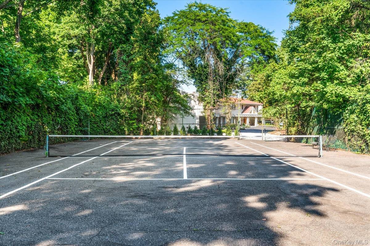 Casa com 6 Quartos à Beira-Mar à Venda em Great Neck - NY - EUA - 7