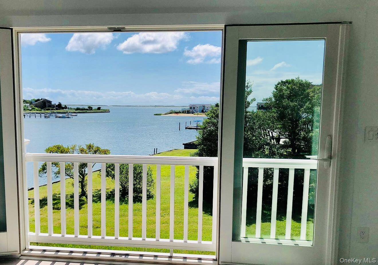 Casa de 6 Dormitorios Frente al Mar en Venta en Hampton Bays - Nueva York - EE. UU. - 2