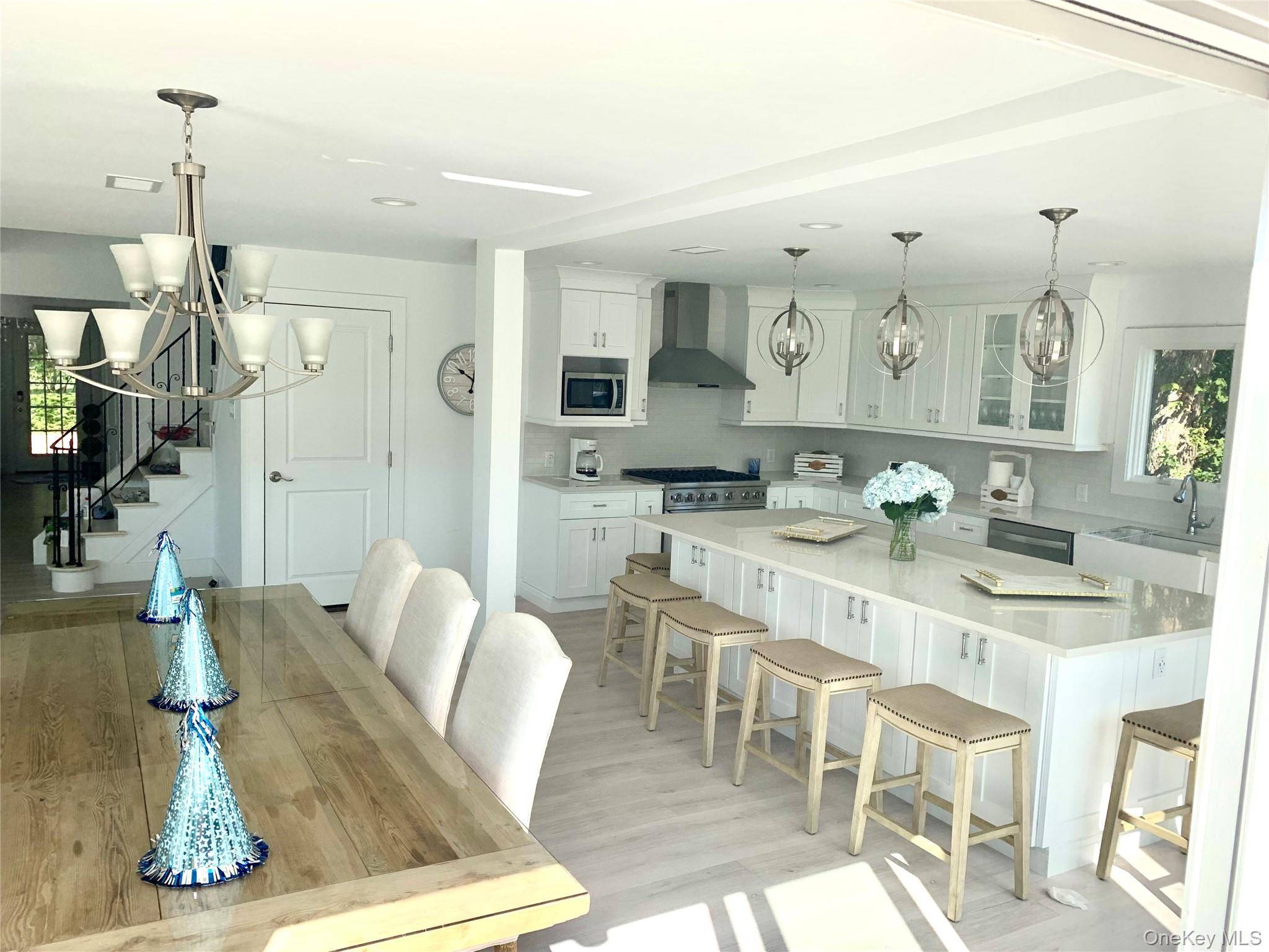 Casa de 6 Dormitorios Frente al Mar en Venta en Hampton Bays - Nueva York - EE. UU. - 3