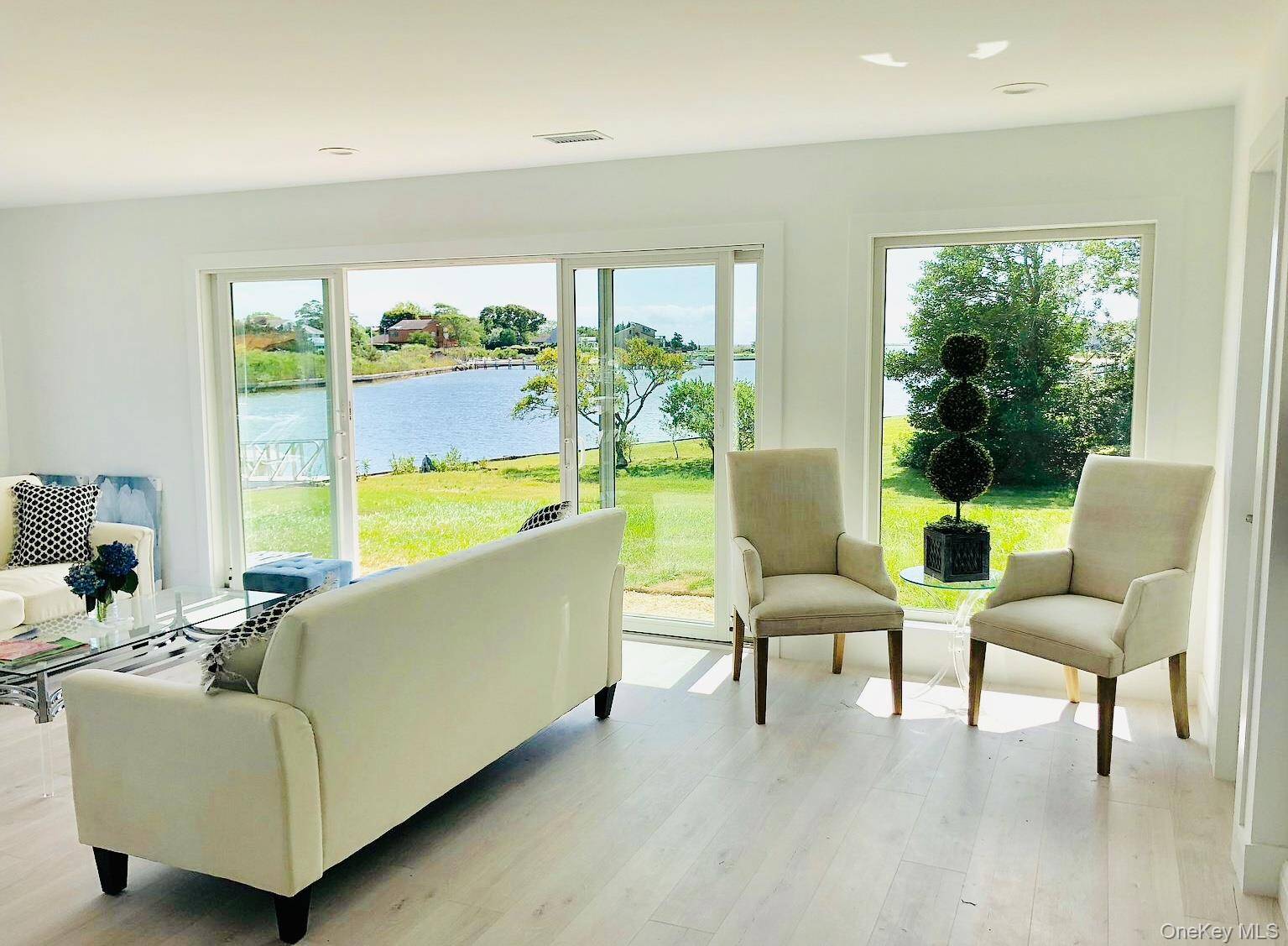 Casa de 6 Dormitorios Frente al Mar en Venta en Hampton Bays - Nueva York - EE. UU. - 7