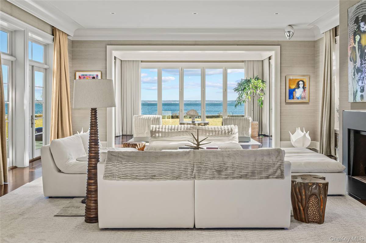 Casa com 6 Quartos à Beira-Mar à Venda em New Rochelle - NY - EUA - 7