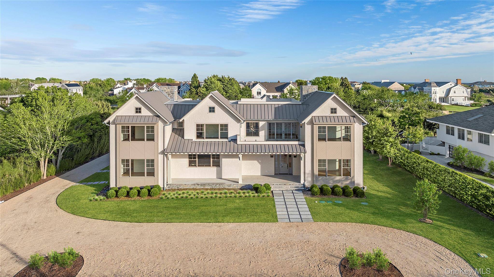 Casa de 6 Dormitorios Frente al Mar en Venta en Quogue, NY, EE. UU. - 1