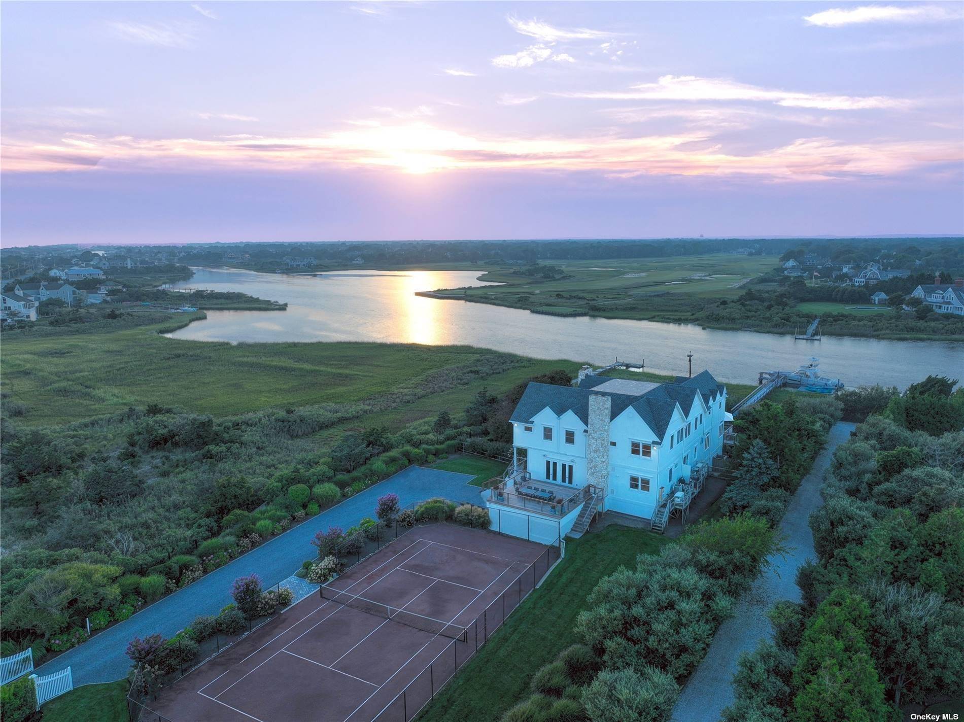 6 Bedroom Bayfront Home for Sale in Quogue - NY - USA - 2