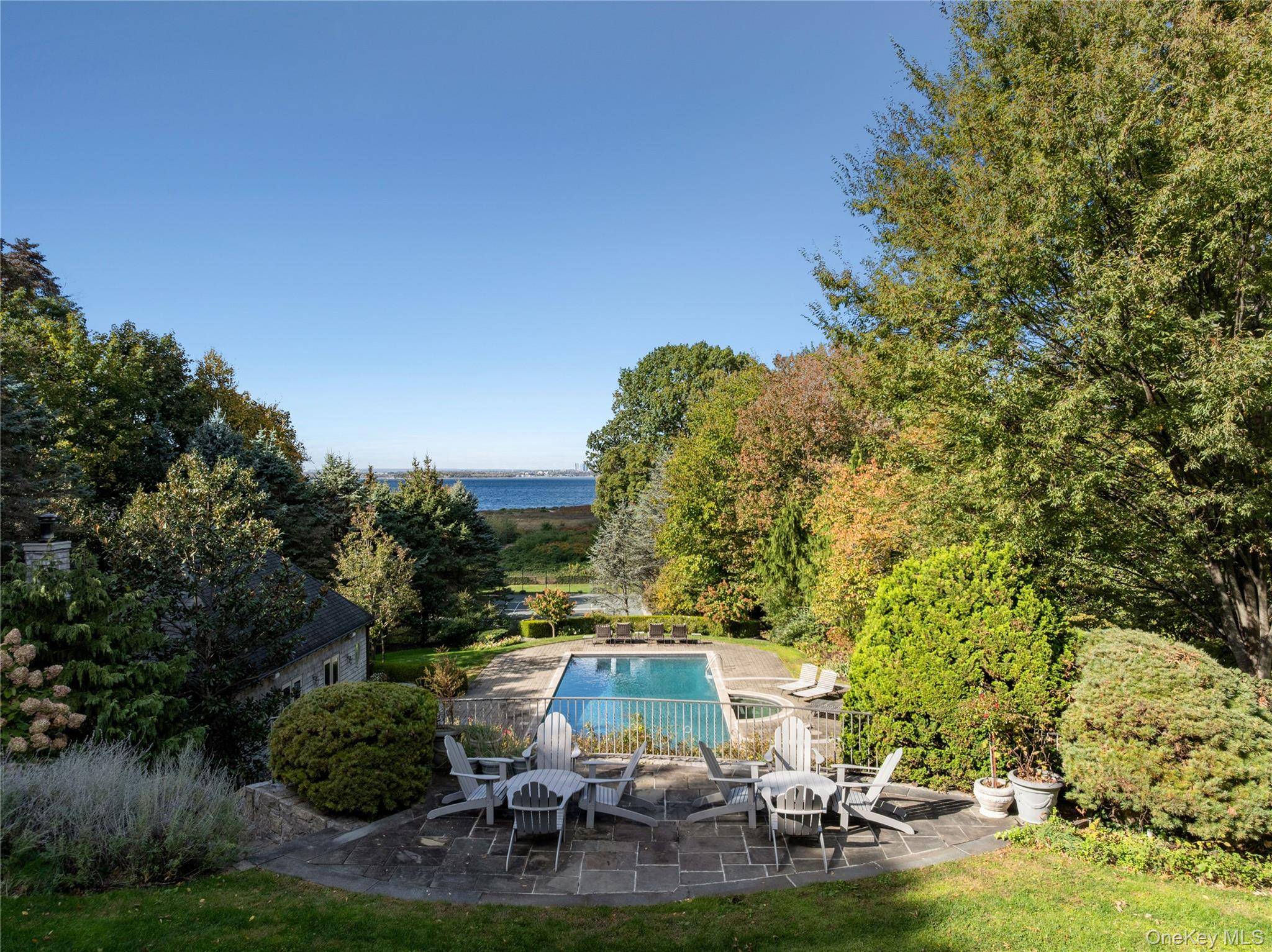 Casa com 6 Quartos à Beira-Mar à Venda em Sands Point - NY - EUA - 2