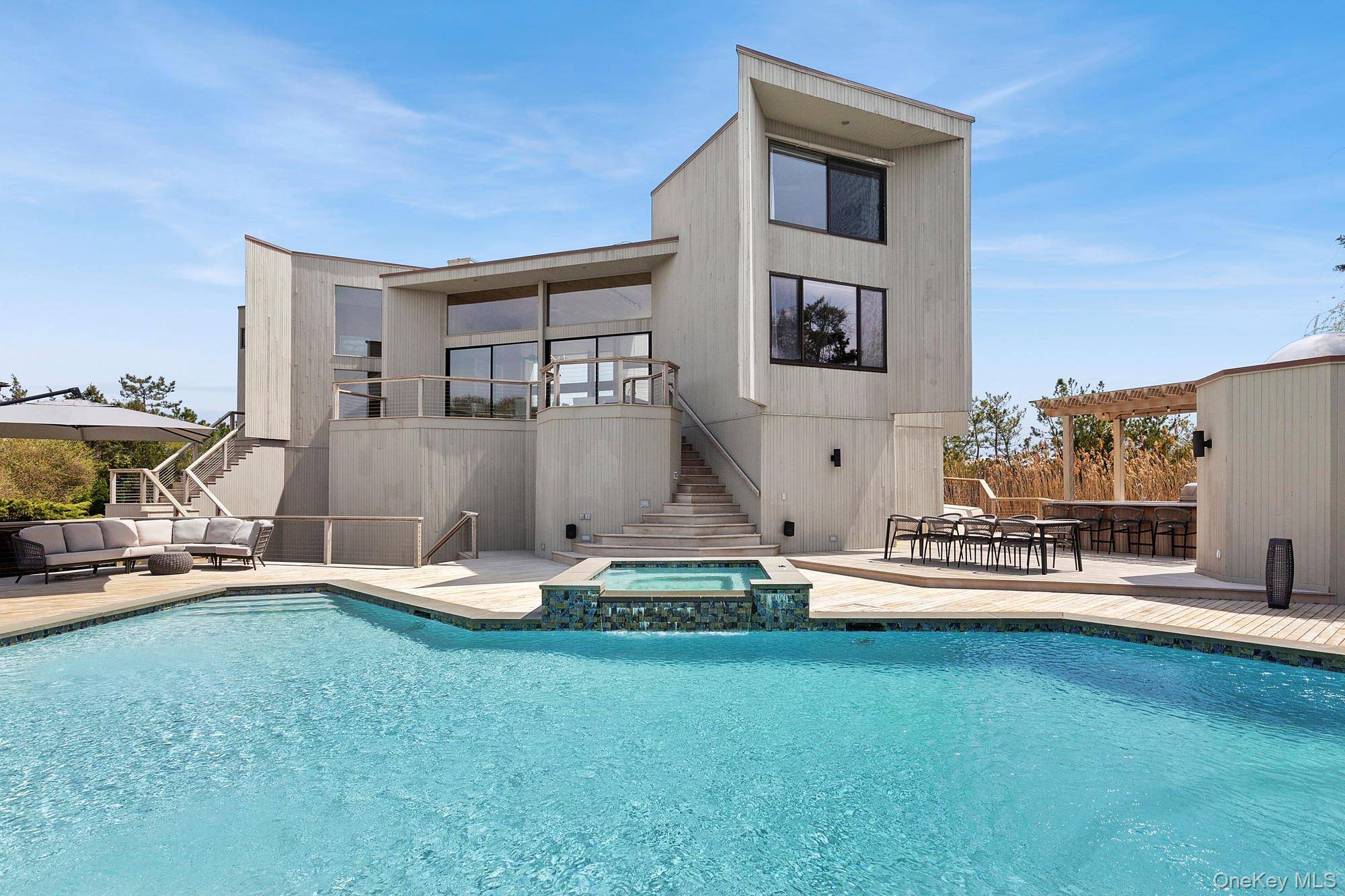 Casa com 6 Quartos à Beira-Mar à Venda em Westhampton Beach - NY - EUA - 3