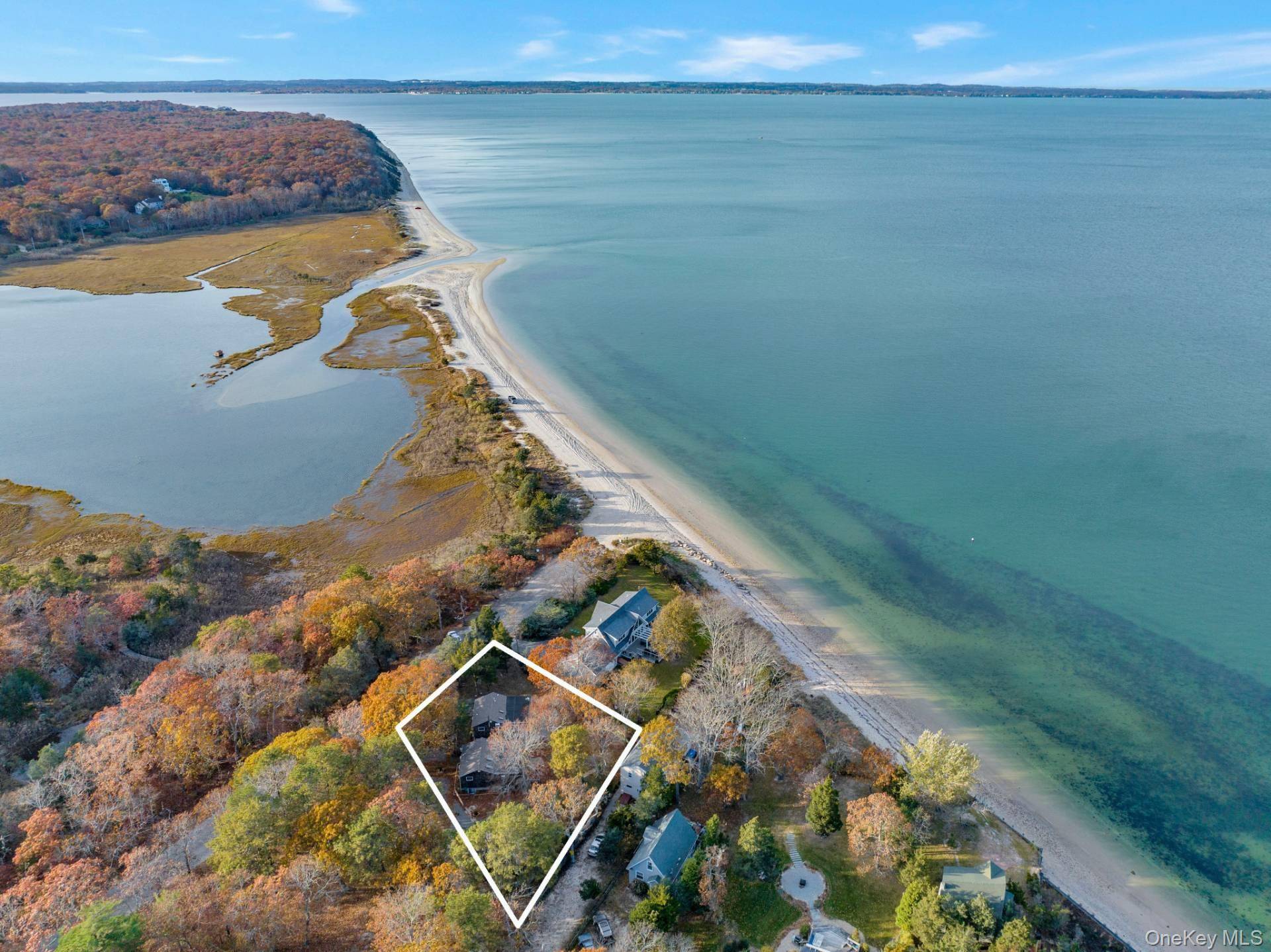 Casa de 6 Dormitorios en Venta en Hampton Bays - Nueva York - EE. UU. - 1