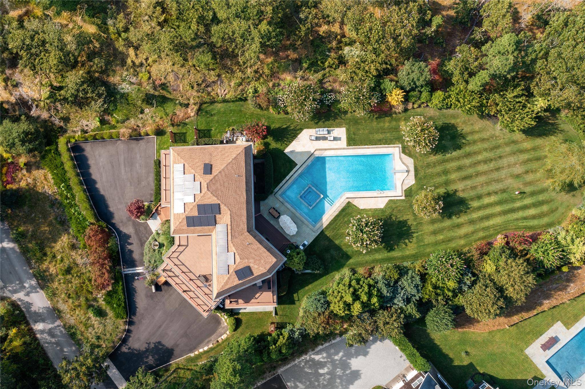 Casa com 6 Quartos à Venda em Hampton Bays - Nova Iorque - EUA - 1