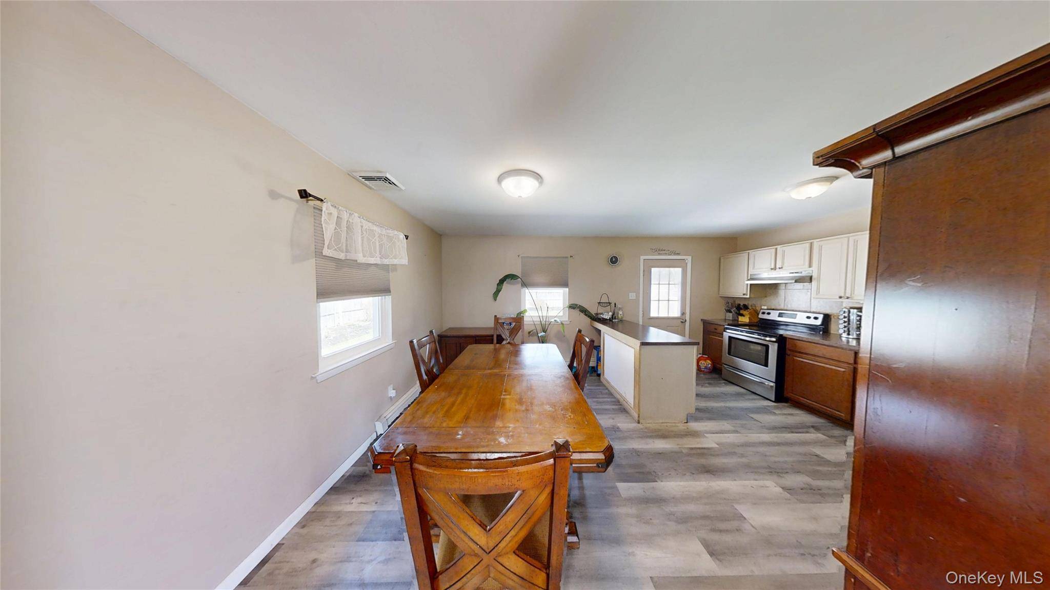 Casa com 6 Quartos à Venda em Huntington - Nova Iorque - EUA - 5
