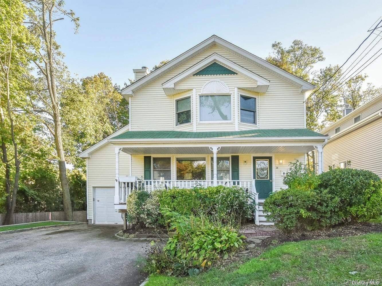 Casa com 6 Quartos à Venda em Huntington - Nova Iorque - EUA - 1